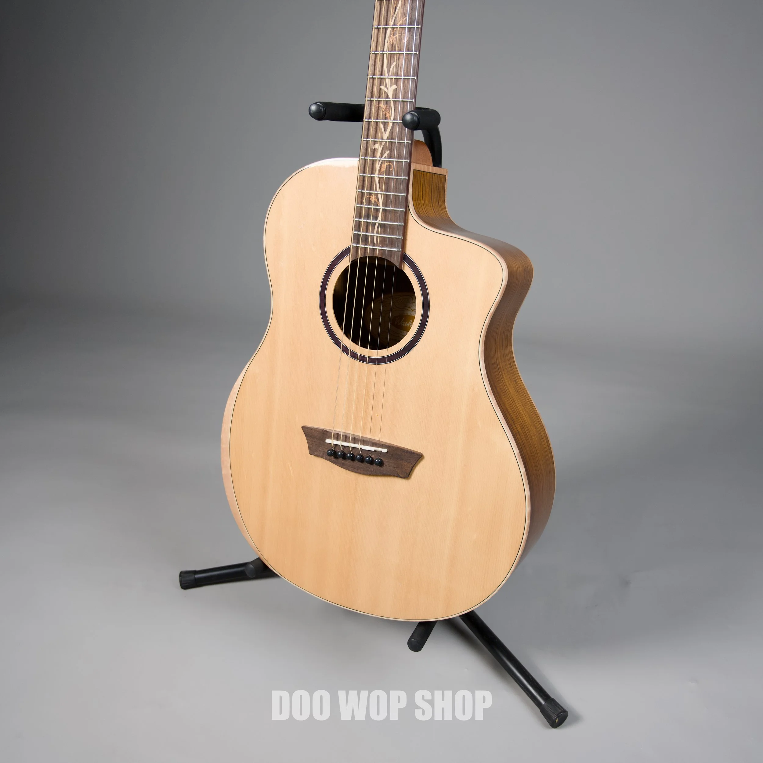 Bella Tono Suprema SC40SCE acoustic guitar