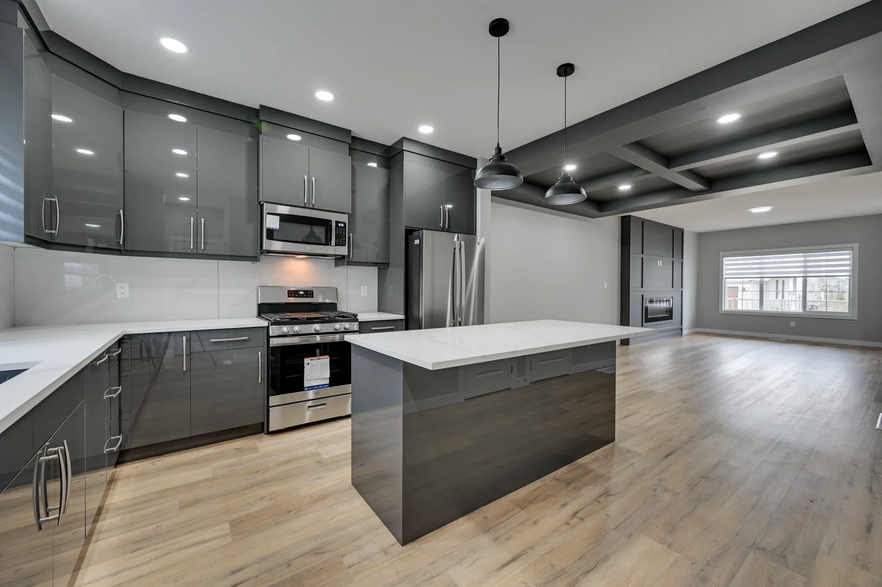 1773 Crossbill Loop