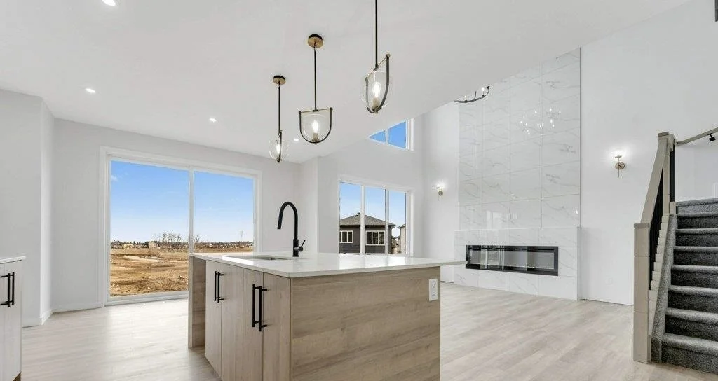 1717 Crossbill Loop
