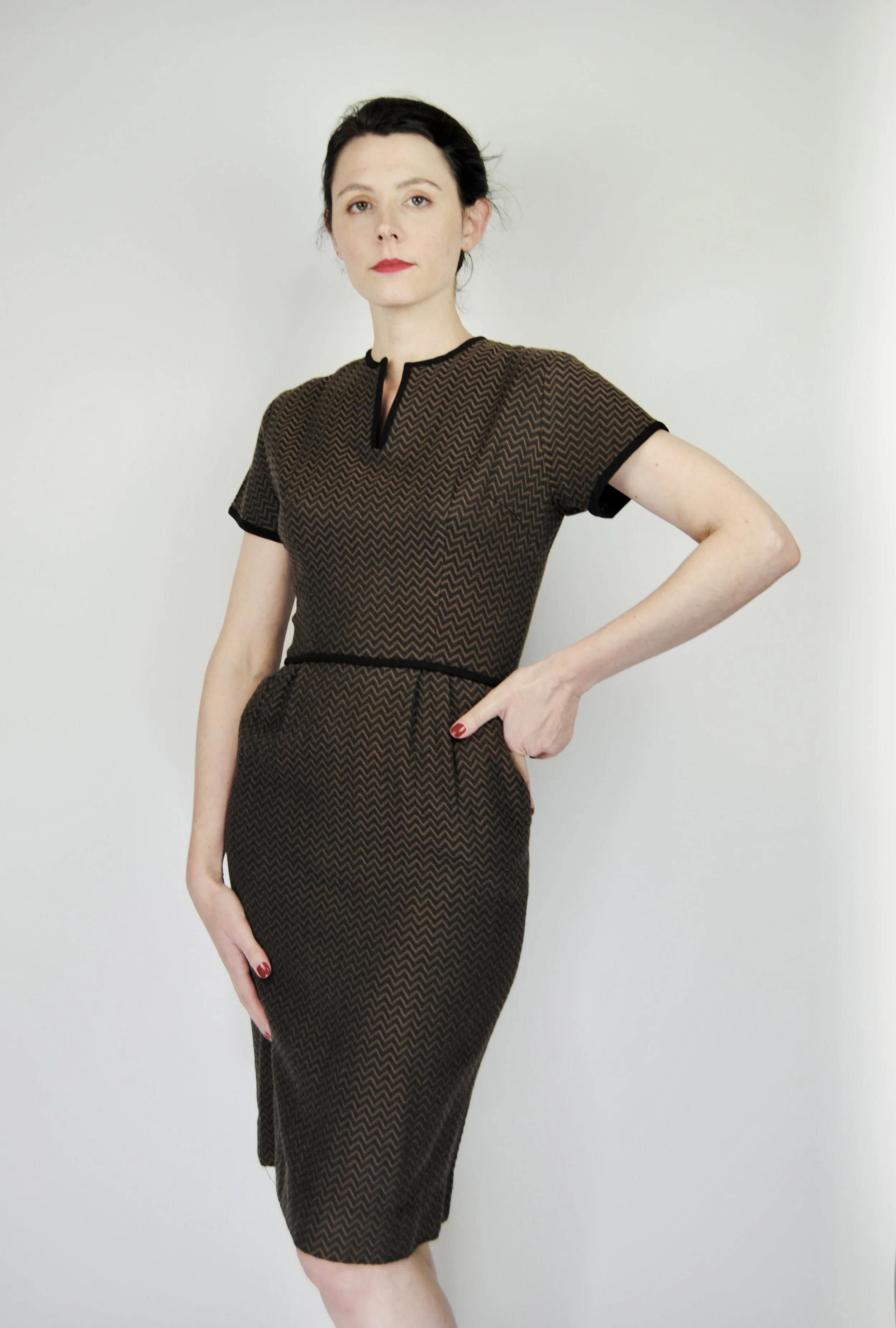 1950s 1960s Vintage Brown & Black Chevron Wiggle Dress with Pockets- XS to Sm