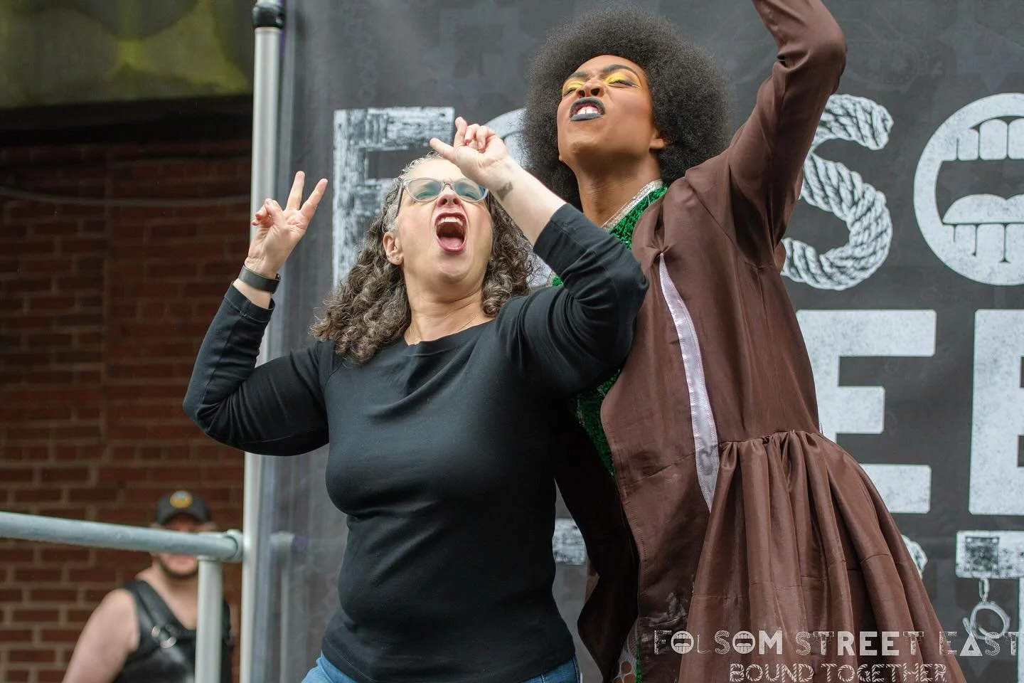 Happy Friday! May your weekend be filled with the same energy that host, @juniormintt , and ASL interpreter, Susan, brought to the FSE stage last month! 📸 by @pupartimus