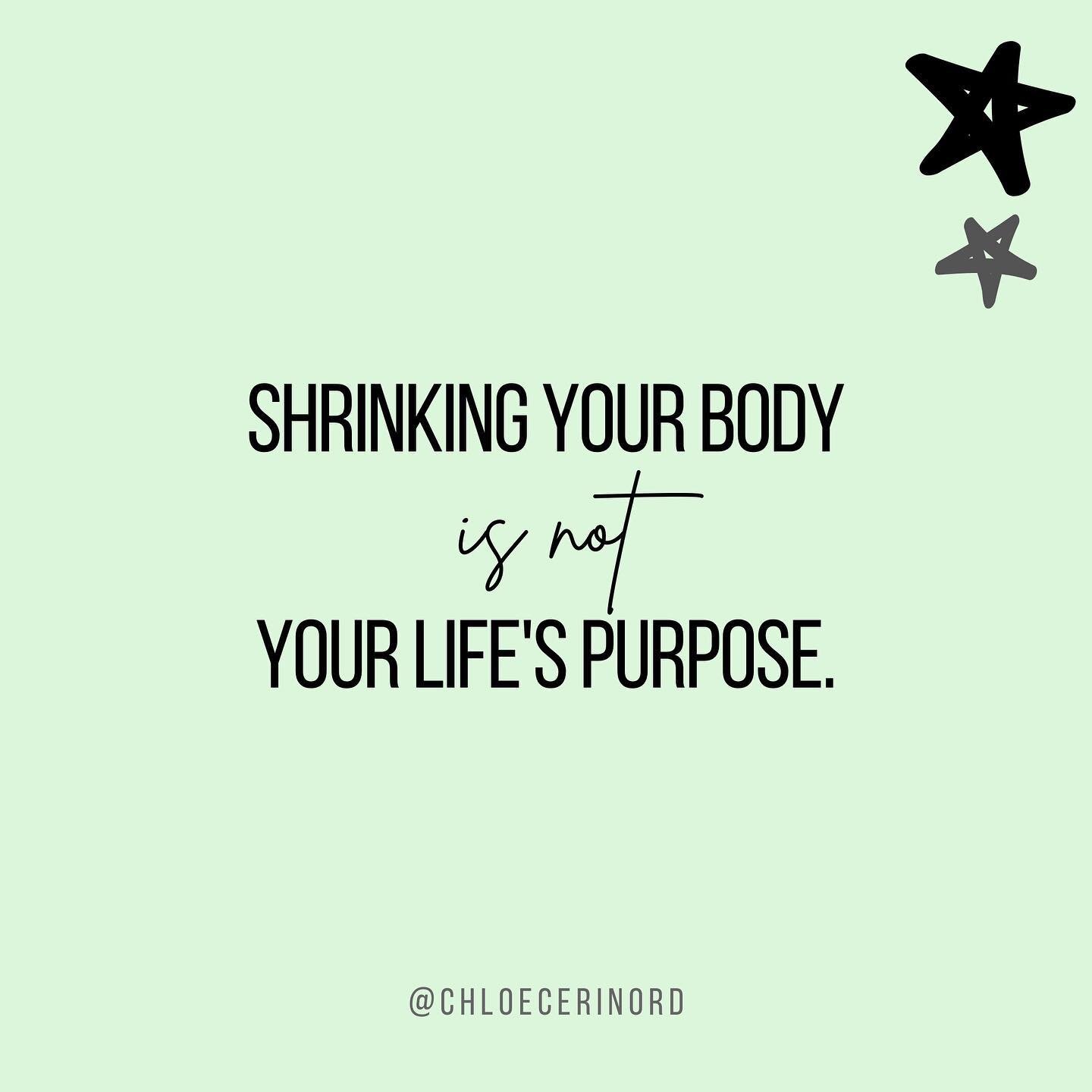 There are soooo many more interesting things you can use your brain space for other than food or movement or becoming smaller. You deserve the space you take up💕
&bull;&bull;&bull;
#quote #quotation #inspiration #takeupspace #bodypositive #dietcultu