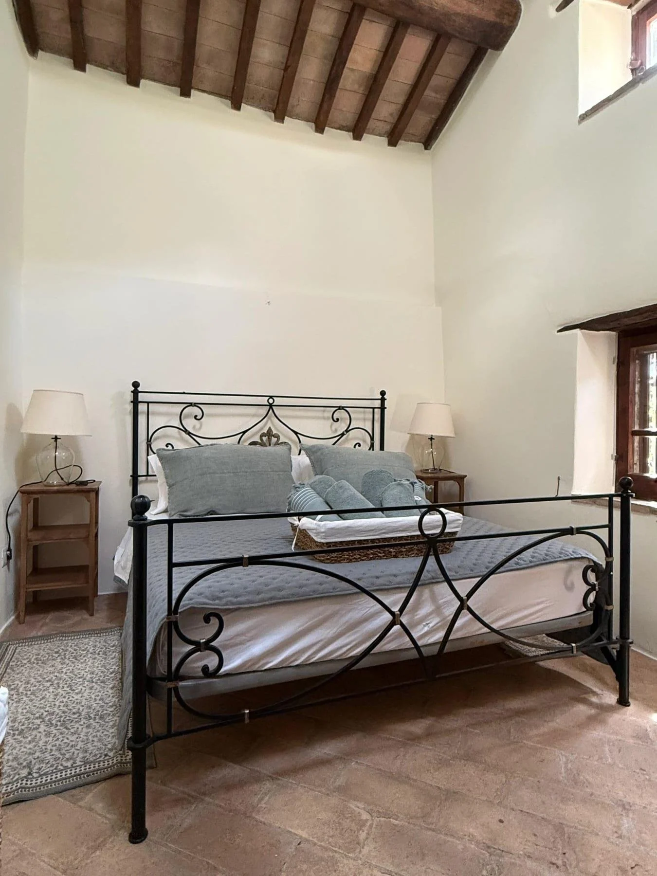 slaapkamer-smeedijzeren-bed-hoog-2400_6f689f1da1c3.jpg