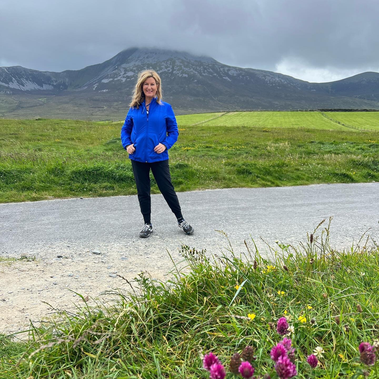 🍀 It seems like just yesterday I was enjoying the rolling hills of Ireland&hellip; Every trip strengthens my soul and rejuvenates my spirit. 🍀

Drop a heart 💚 below if Ireland is on your 2022/2023 list!

.
.
.
.
.
#ireland #irelandtravel #ireland?