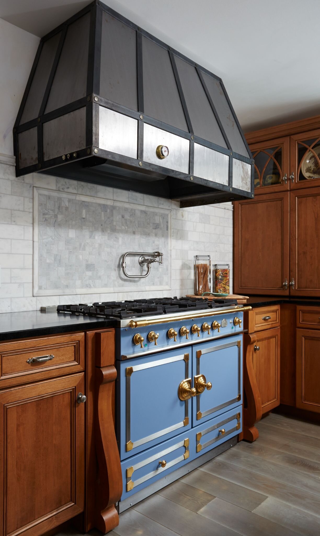We are giving this kitchen a chef&rsquo;s kiss! 

Call us today or visit our website to learn more about our process and services! 
https://www.julianinc.com/services / (952) 937-0589
@lacornueusa 

#juliandesign #shapingtheartofliving #interiordesig