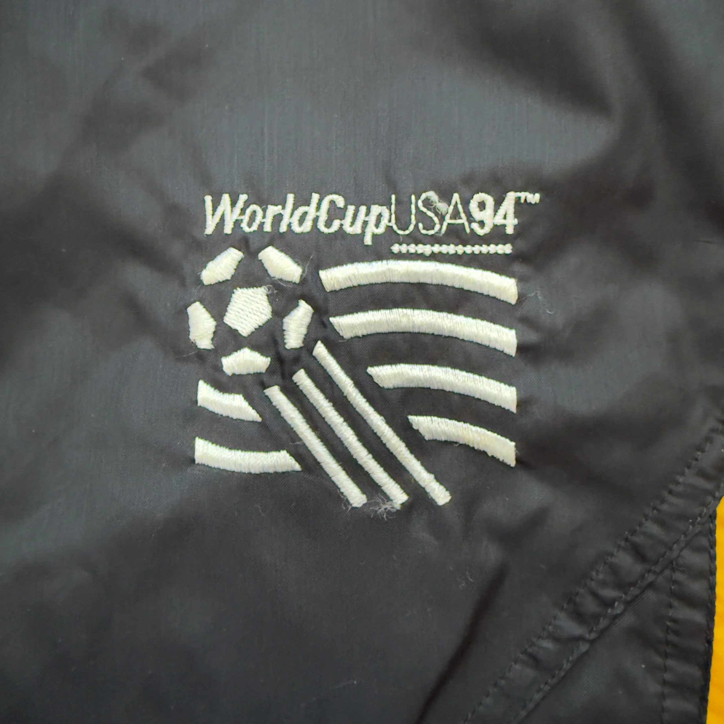 World-Cup-USA-1994-Vintage-Authentic-Licensed-Jacket-Nutmeg-Mills-Adidas-Italy-USA-Brazil-Jeff-Hamilton-APEX One-Snickers-143.jpg