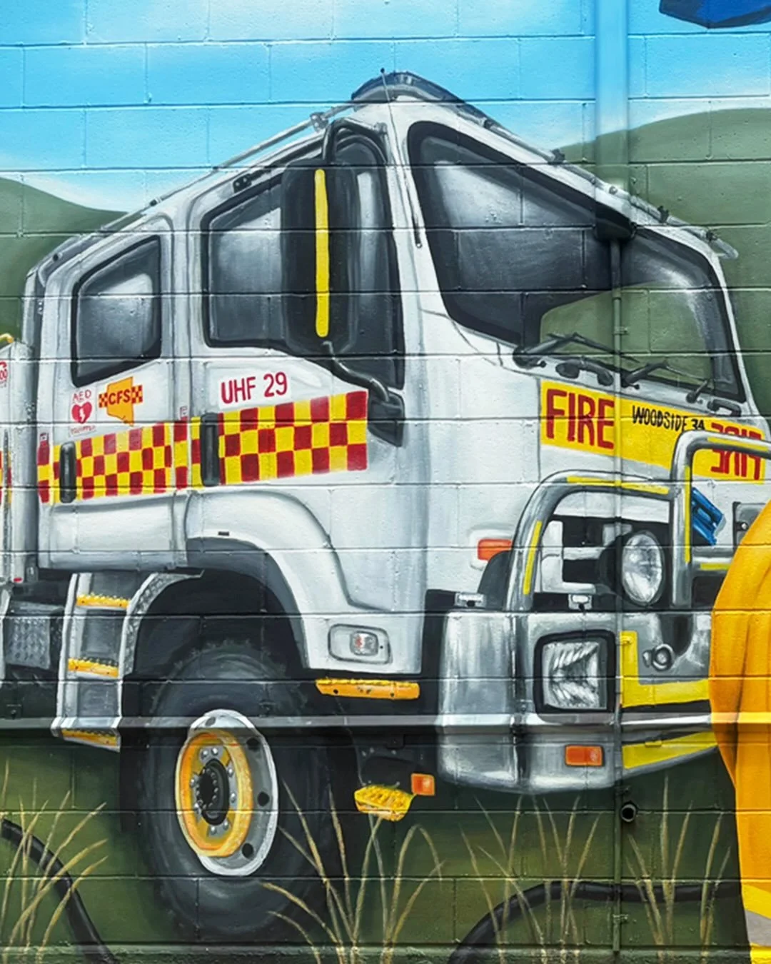 Wrapped up a massive end to 2025 and straight into what&rsquo;s already shaping up to be a big 2026! Here are snippets from the end of last year, some big days on big walls ⚡️ full project pics to come.

#mural #muralist #artist #streetart #painting