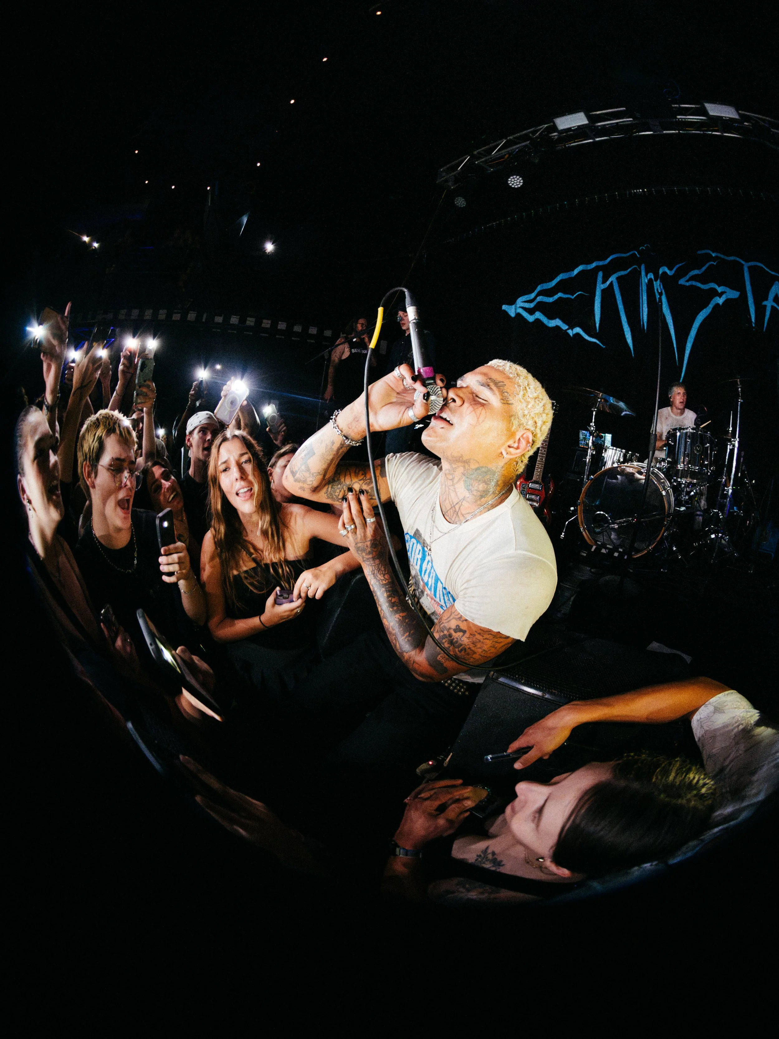 Live by Ismael Quintanilla III_IQ32971.jpg