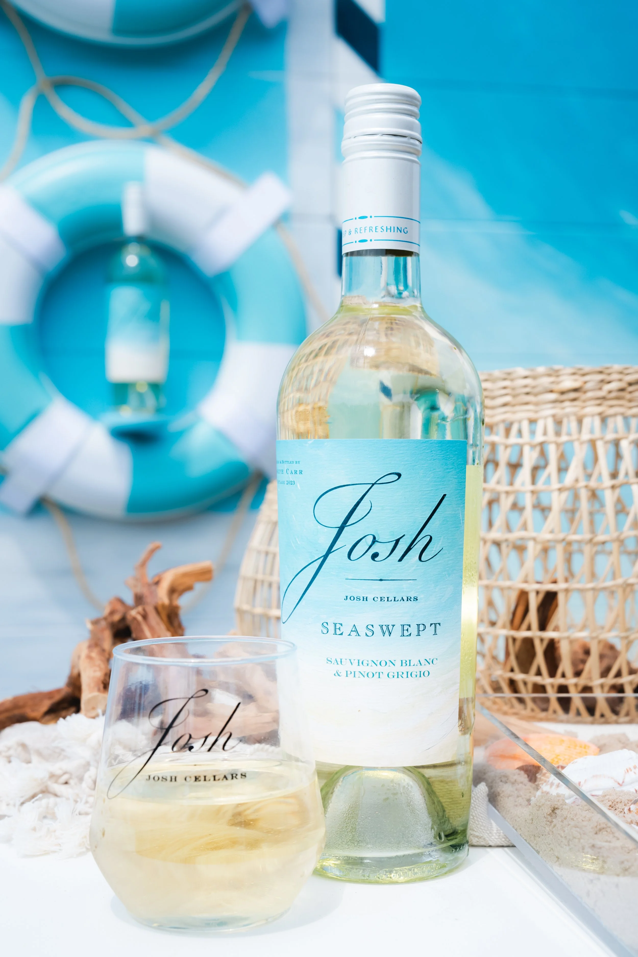 Branding by Ismael Quintanilla III_IQ38955.jpg