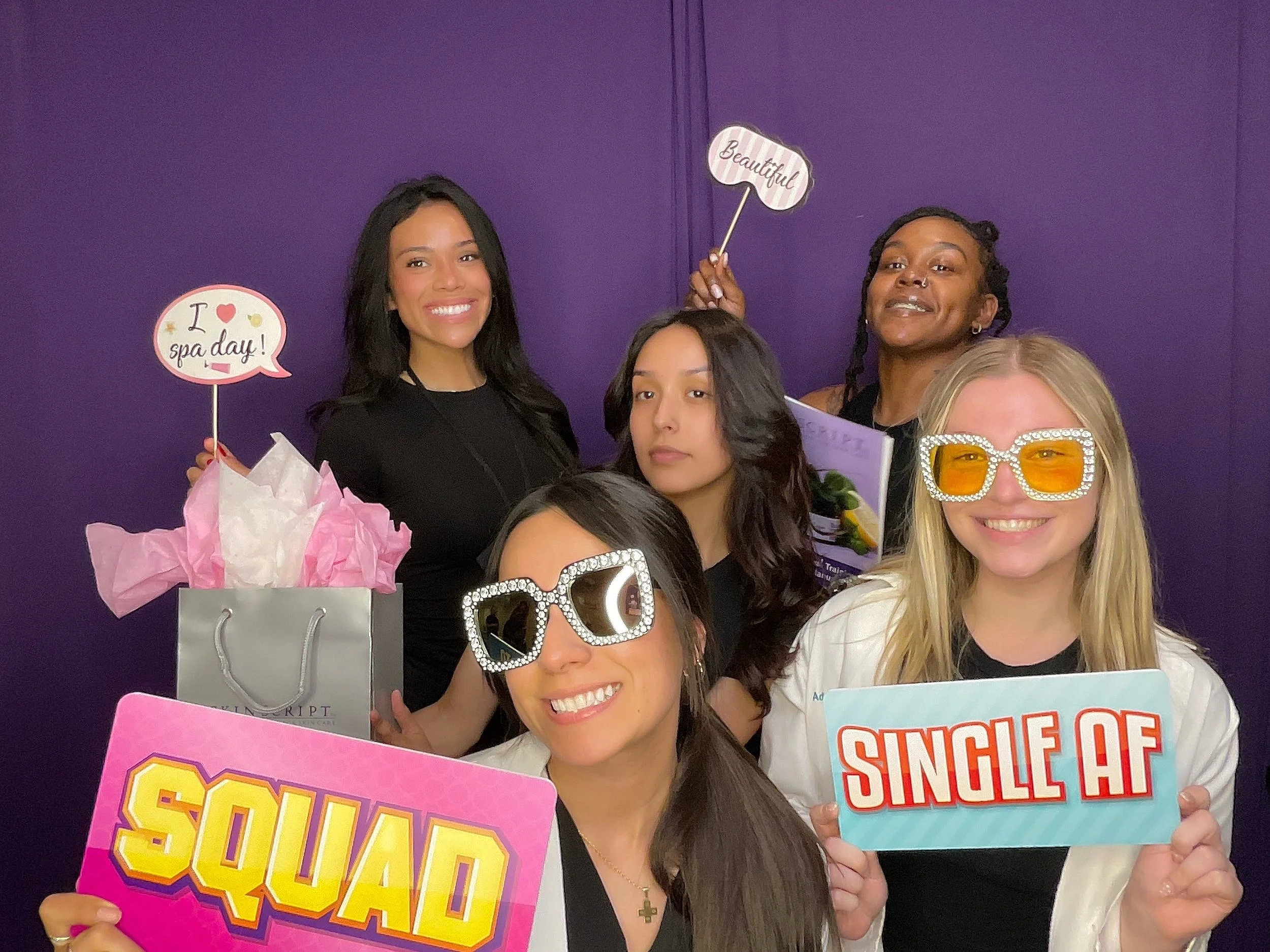 Luxury Photobooth. Chicagoland photobooth rental. Instant sharing, gifs. Corporate event Photo Booth. Wedding Photo Booth.