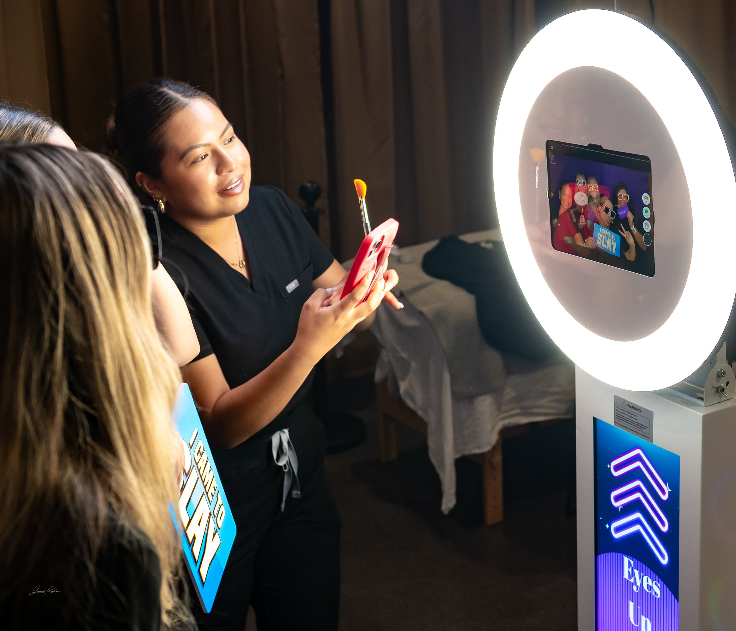 Luxury Photobooth. Chicagoland photobooth rental. Instant sharing, gifs. birthday party Photo Booth. wedding Photo Booth.
