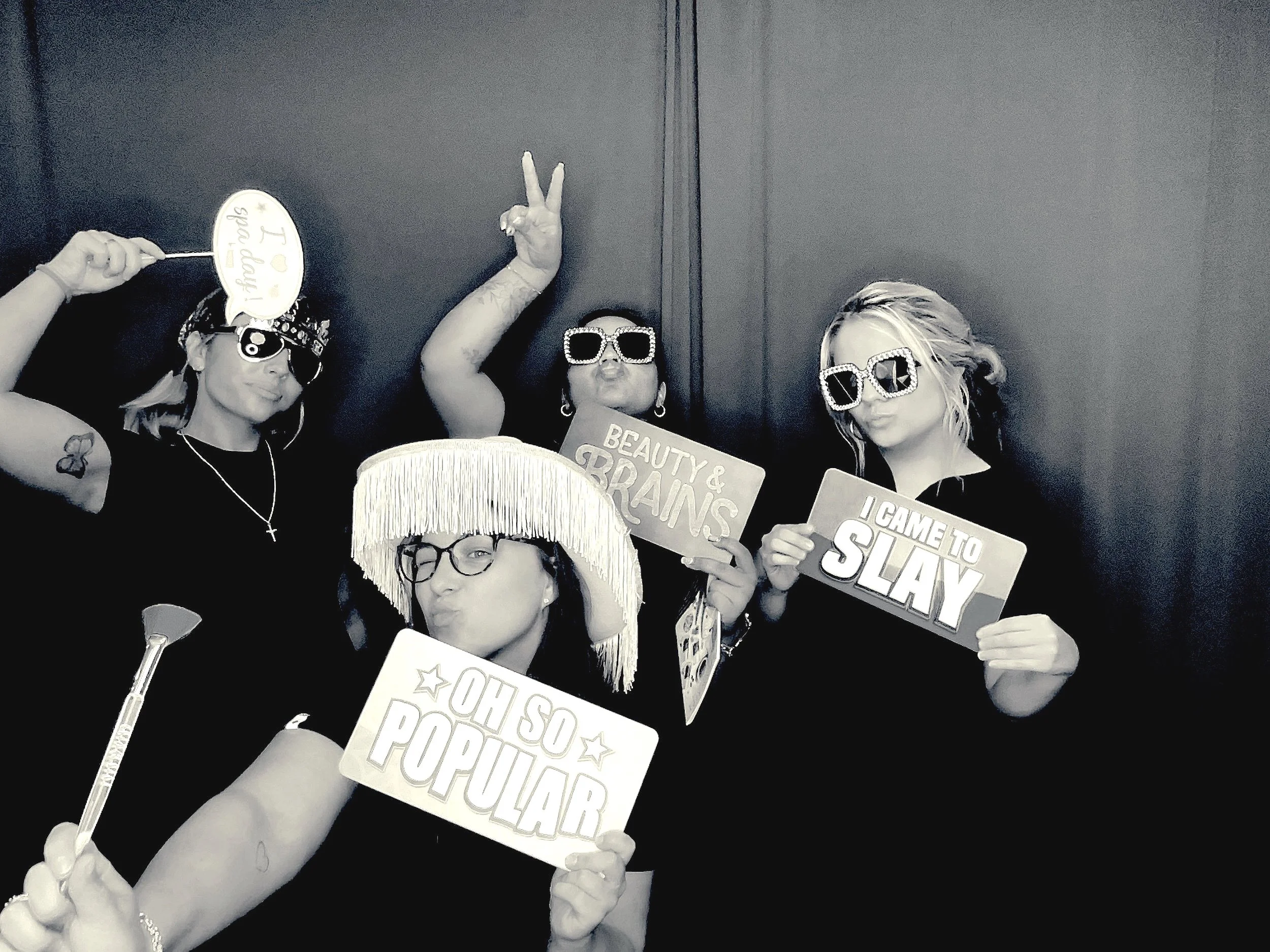 Luxury Photobooth. Chicagoland photobooth rental. Instant sharing, gifs. birthday party Photo Booth. wedding Photo Booth.