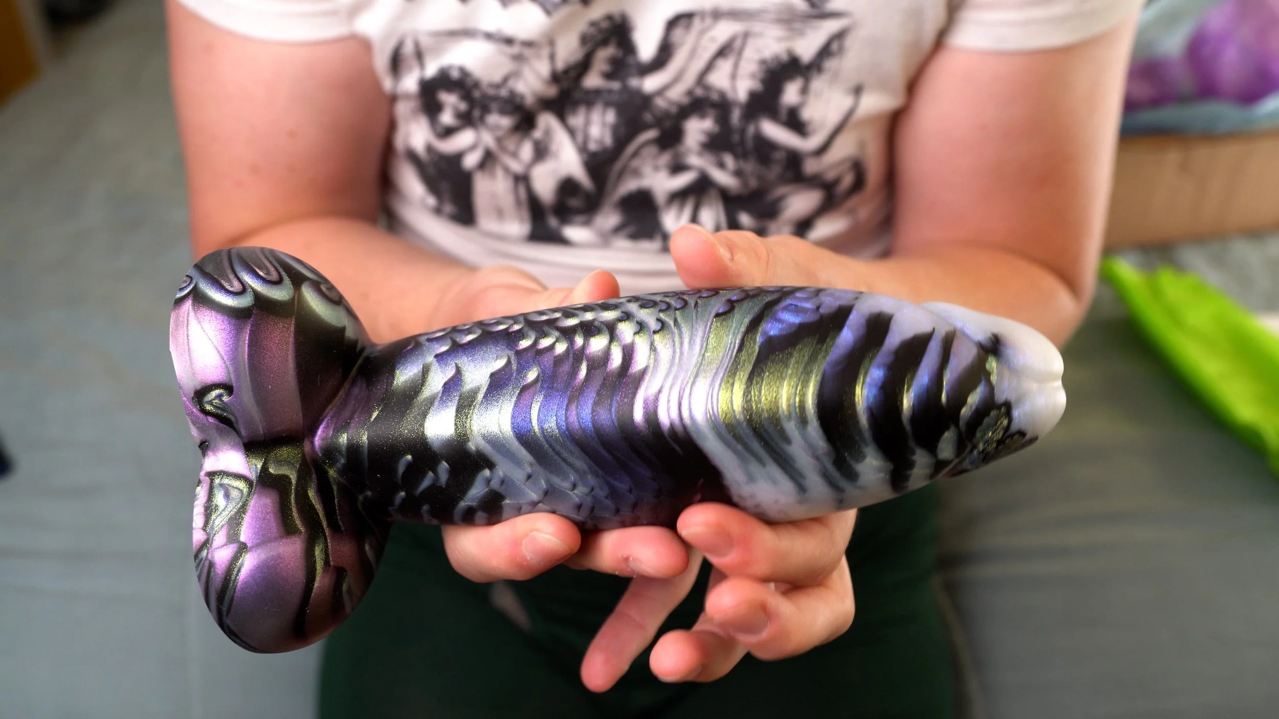 Jaq Quicksilver holding the PPS Tellus dildo.