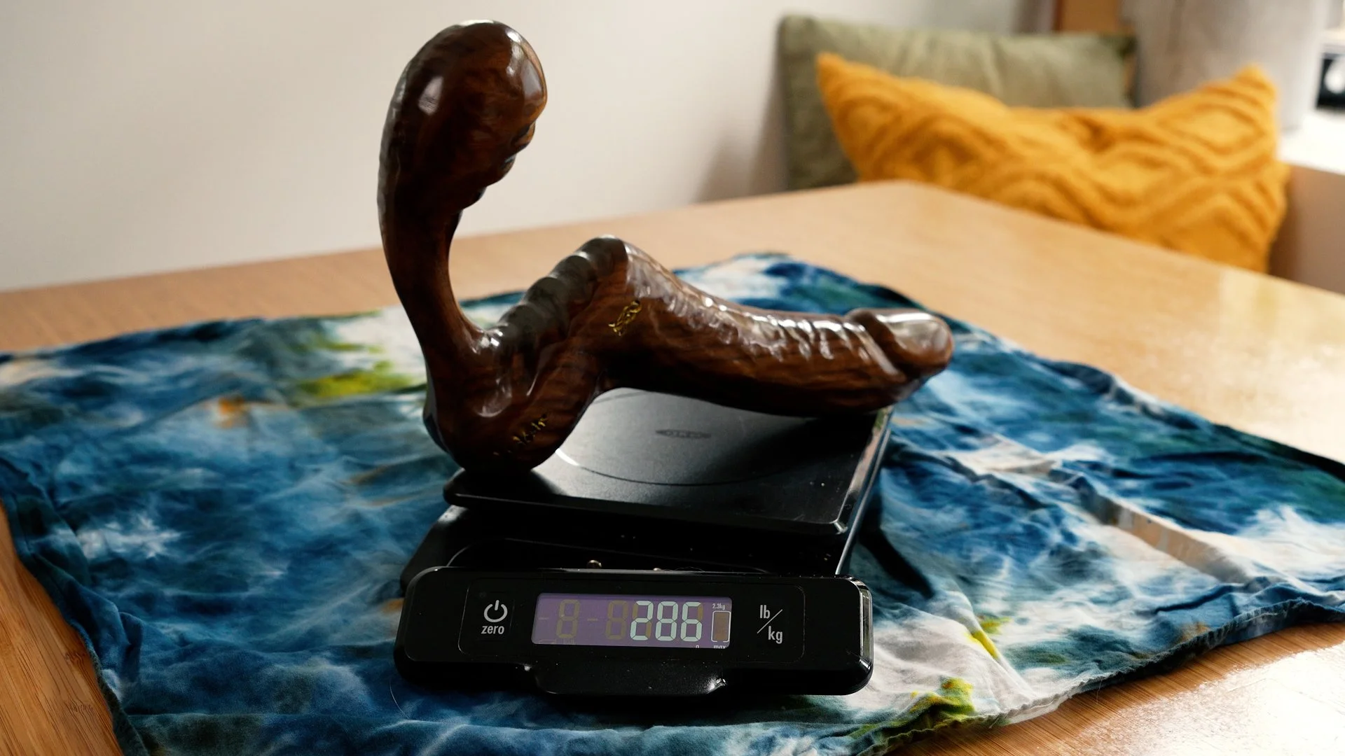 Sensual Desire Inmye strapless strapon dildo on a scale which reads 286g.