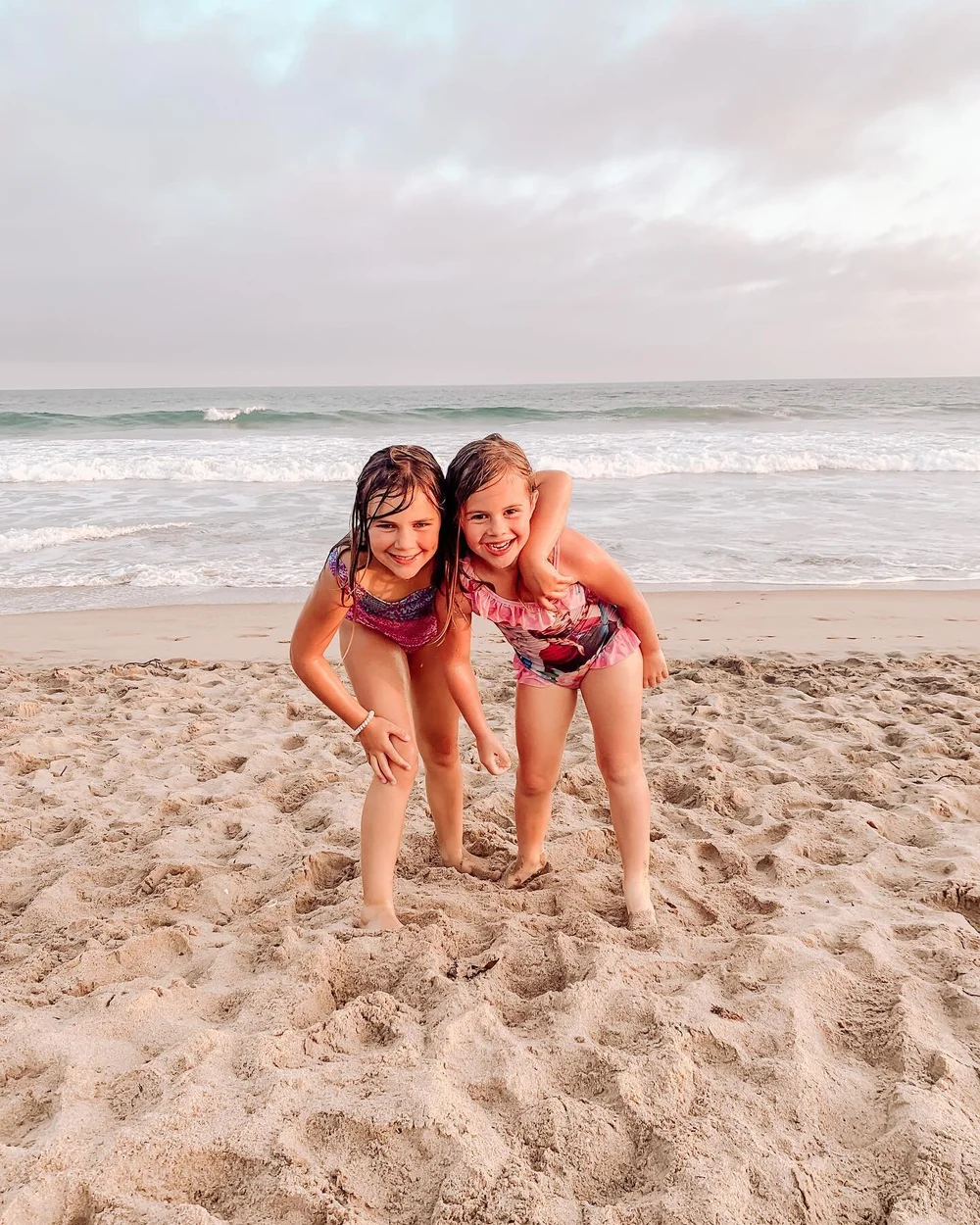 My California Girls 😍🏄&zwj;♀️👯&zwj;♂️ // &ldquo;Don&rsquo;t blink or you&rsquo;ll miss it!!!!&rdquo; The number of times I&rsquo;ve heard this said to me in early motherhood (countless) was the inspiration for my book&rsquo;s title. Some readers h