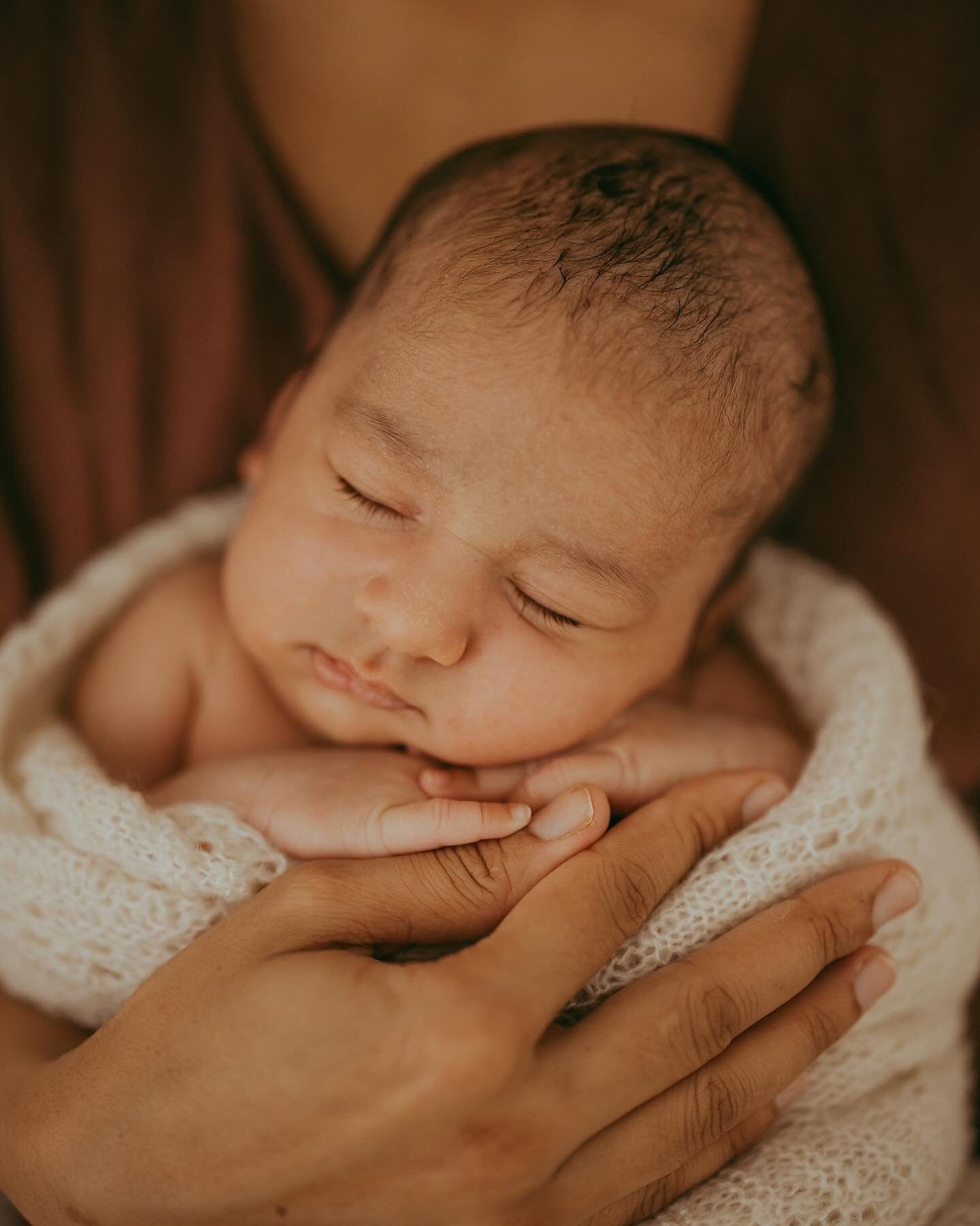 This little honey is soooo so so loved! The amount of family that is surrounding this guy, running to every cry, kissing each cheek, comforting him with cuddles and all obsessing over how adorable he is. 

Love sure is family 🥹😍😍