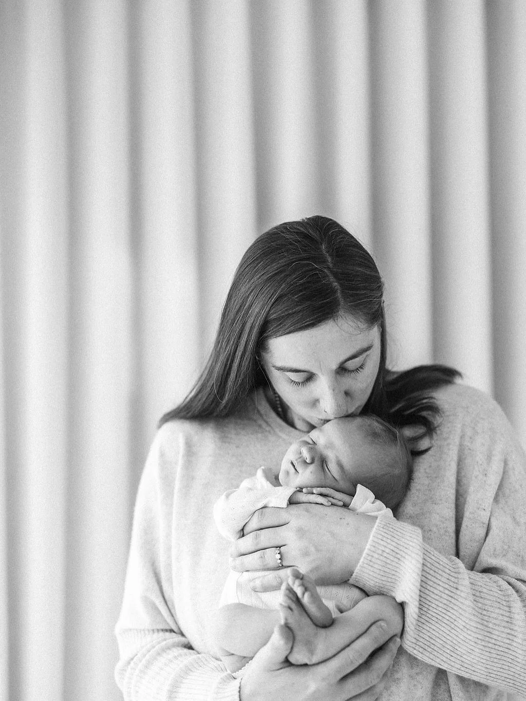 M A R L O W E ✨

There&rsquo;s nothing quite like those first few days with your little one. Tiny fingers, squishy cheeks, and that fresh newborn curl that disappears far too quickly. These are the details you&rsquo;ll want to hold onto forever.

In 