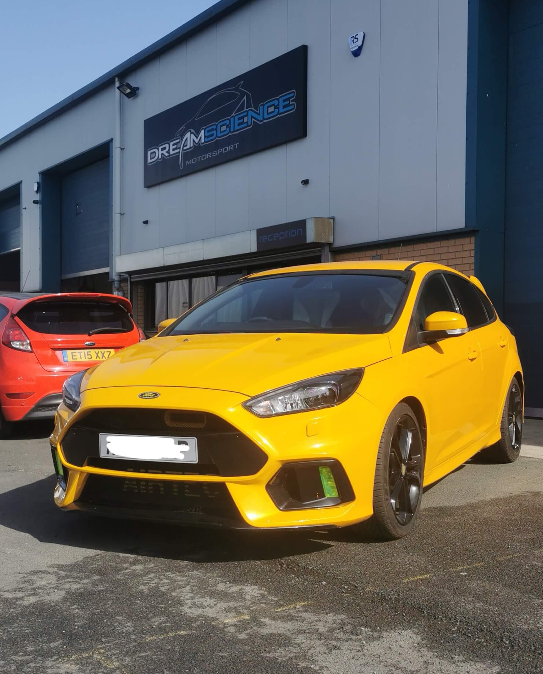 Yellow modified Ford Focus ST250 front.jpg