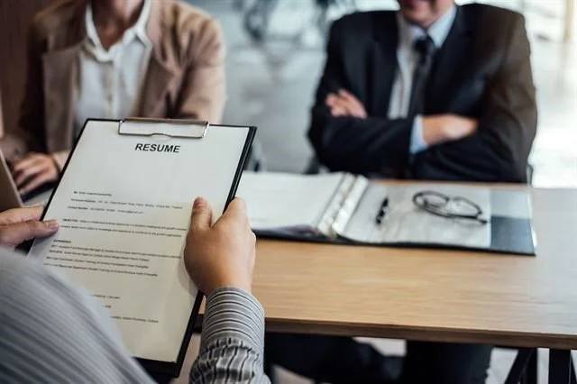 Z세대,부모에 취업 의존…면접도 동행