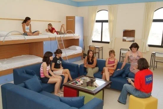 우선 가볍게, 필요하면 나중에… 대학 기숙사 필수 준비물