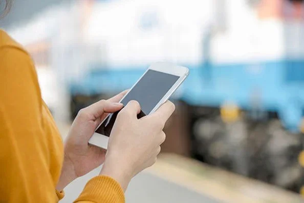 미국 청소년 휴대폰 사용 시간은… “학교서 평균 1시간 사용”