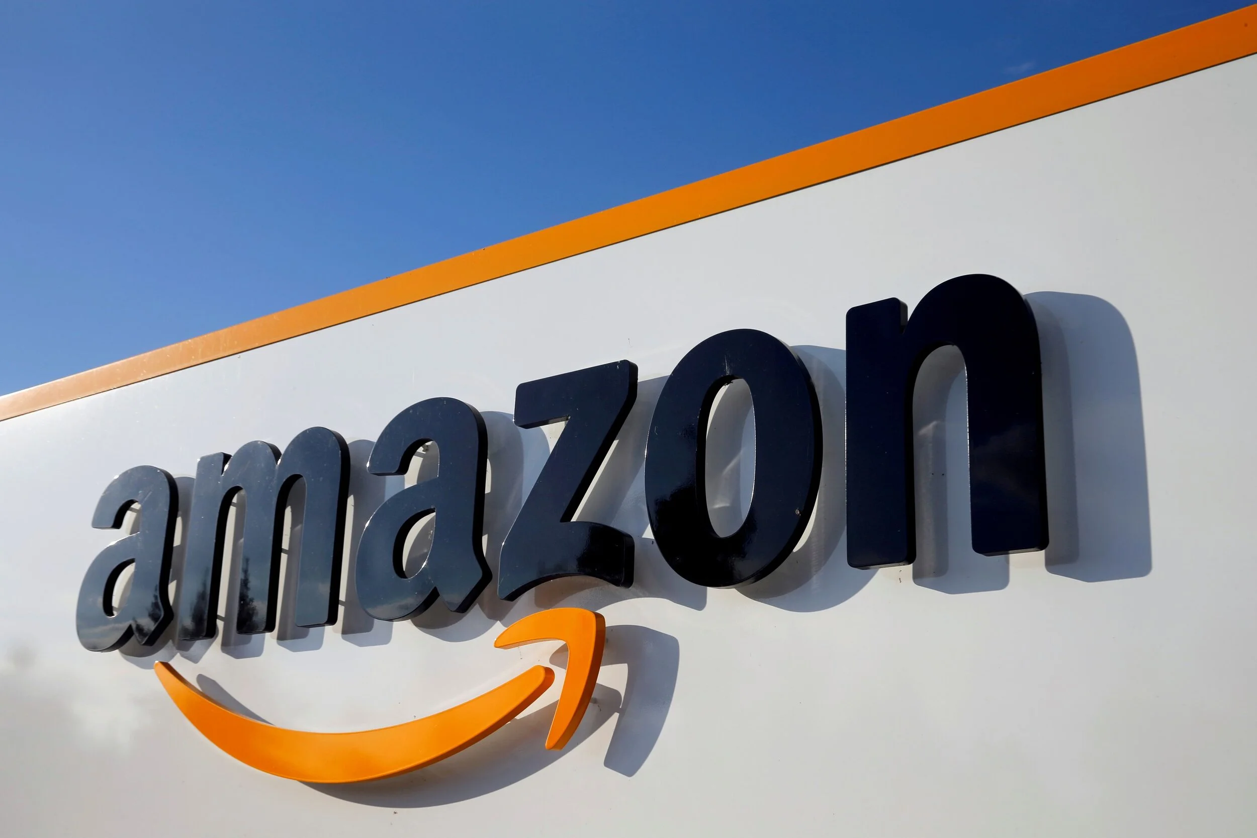 Logotipo da Amazon desenvolvido em 2000 pela agência Turner Duckworth