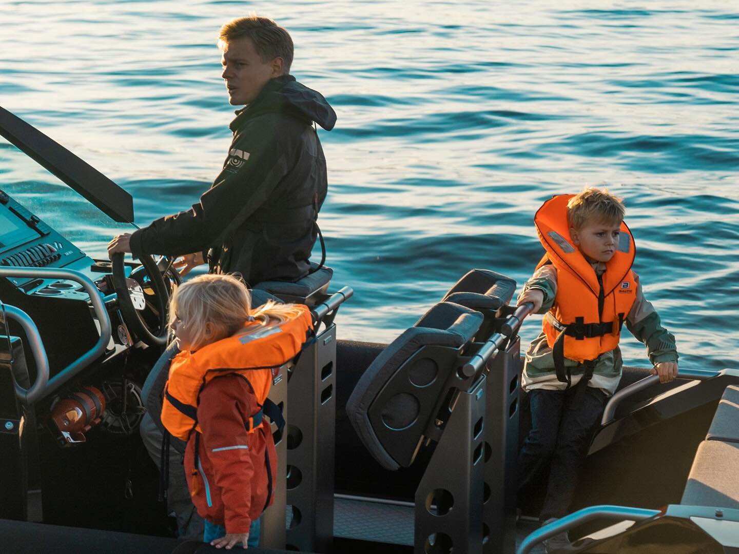 Take your family out on an adventurous trip with the 30 Sport. It&rsquo;s perfect for a day out on the water. Whether you&rsquo;re exploring new coastlines or just enjoying the sea breeze, our boat provides a smooth, enjoyable ride for everyone. 

#G