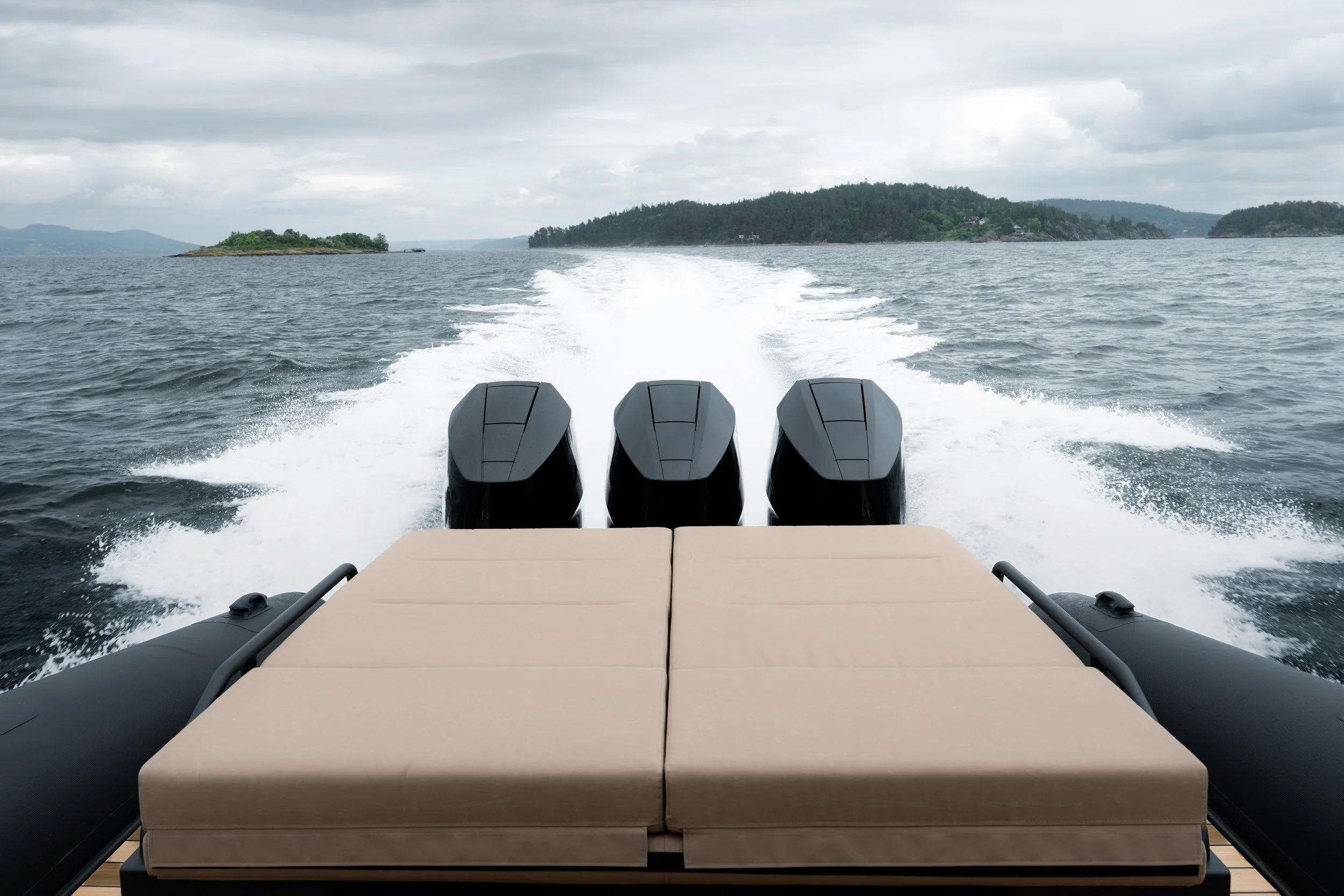 Multiple rear lounge options