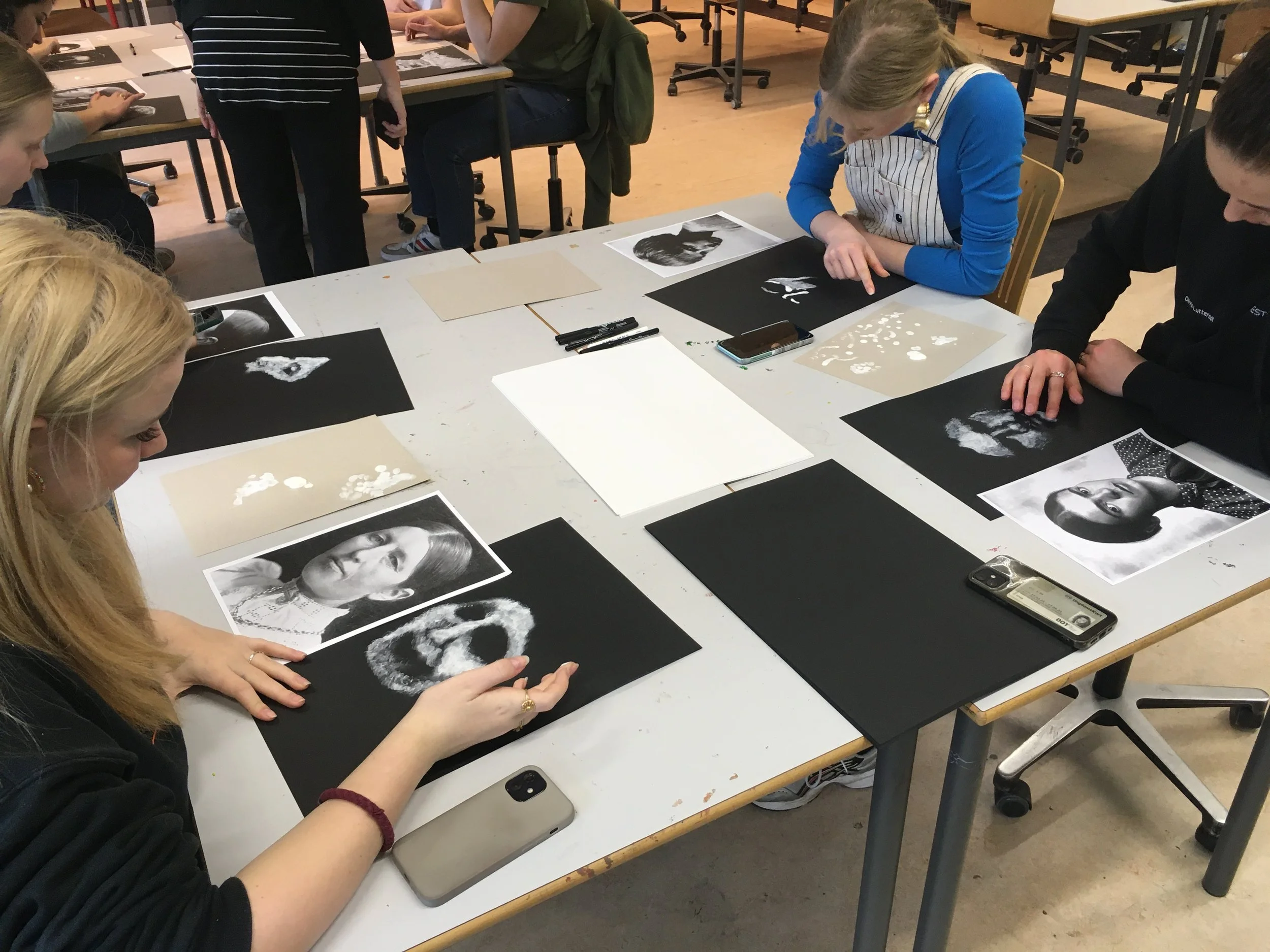 Portræt-workshop, Allerød Gymnasium, kunstnerportrætter, fingermaling