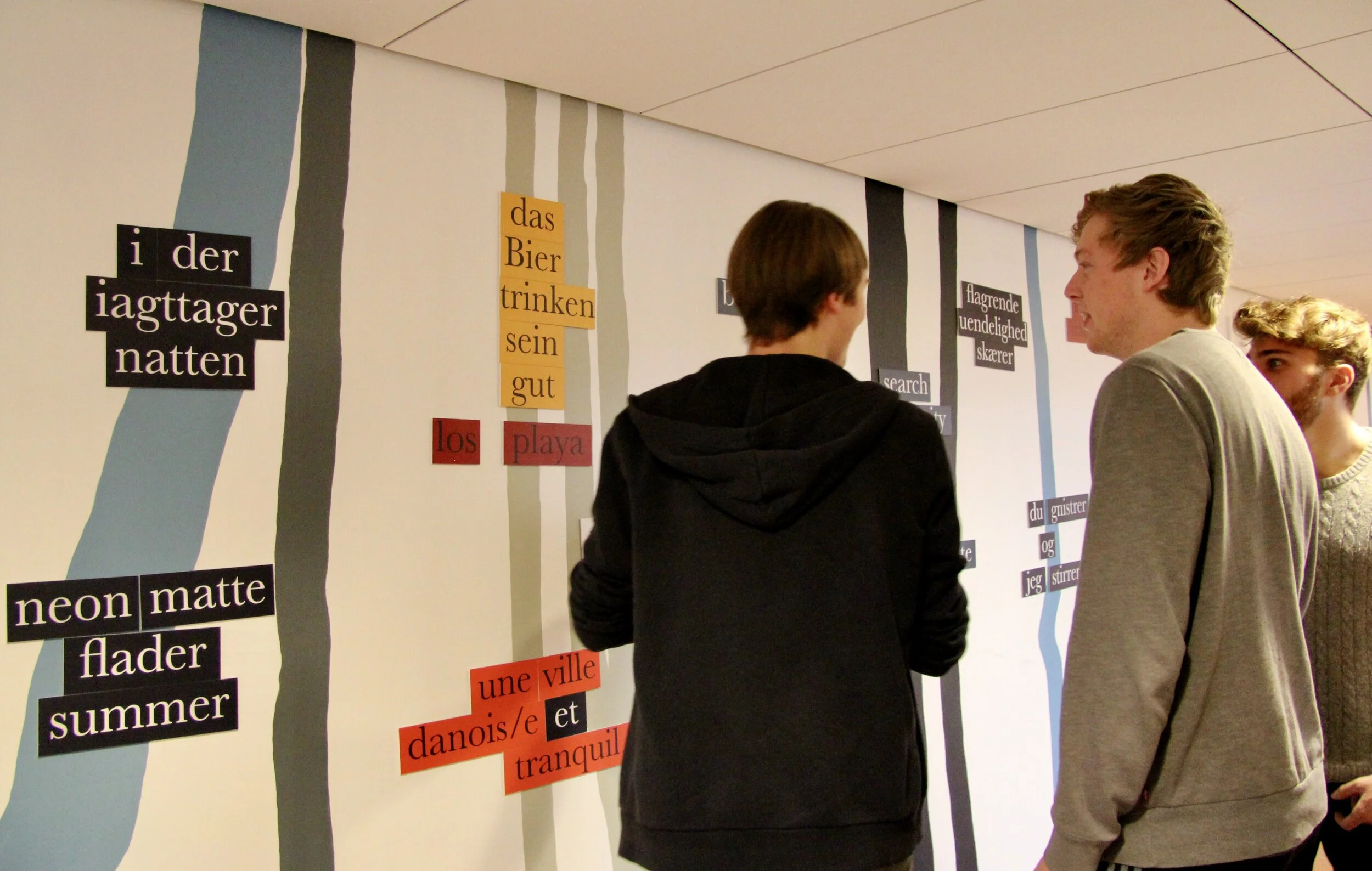 Sprogstammer, Aabenraa Statsskole, 2016,
elever i gang med at lave poesi på seks sprog i skolens sprogfløj.