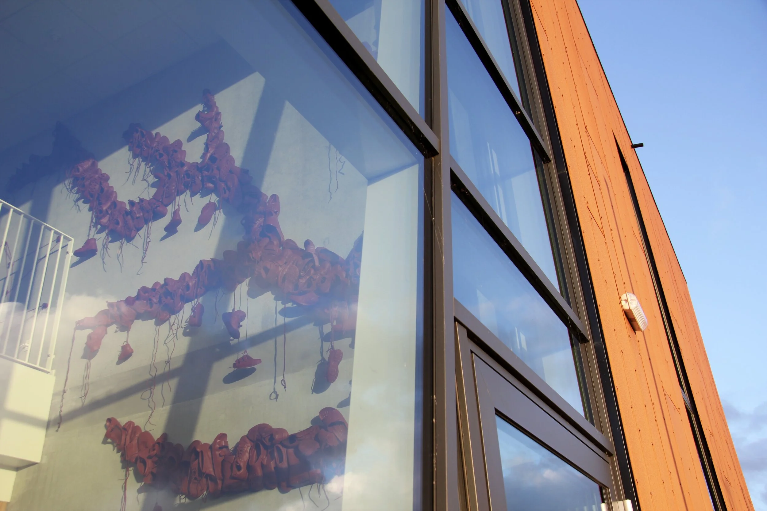 Skotræet, Vestbyen Friskole, Holstebro, 2020. Værket set udefra