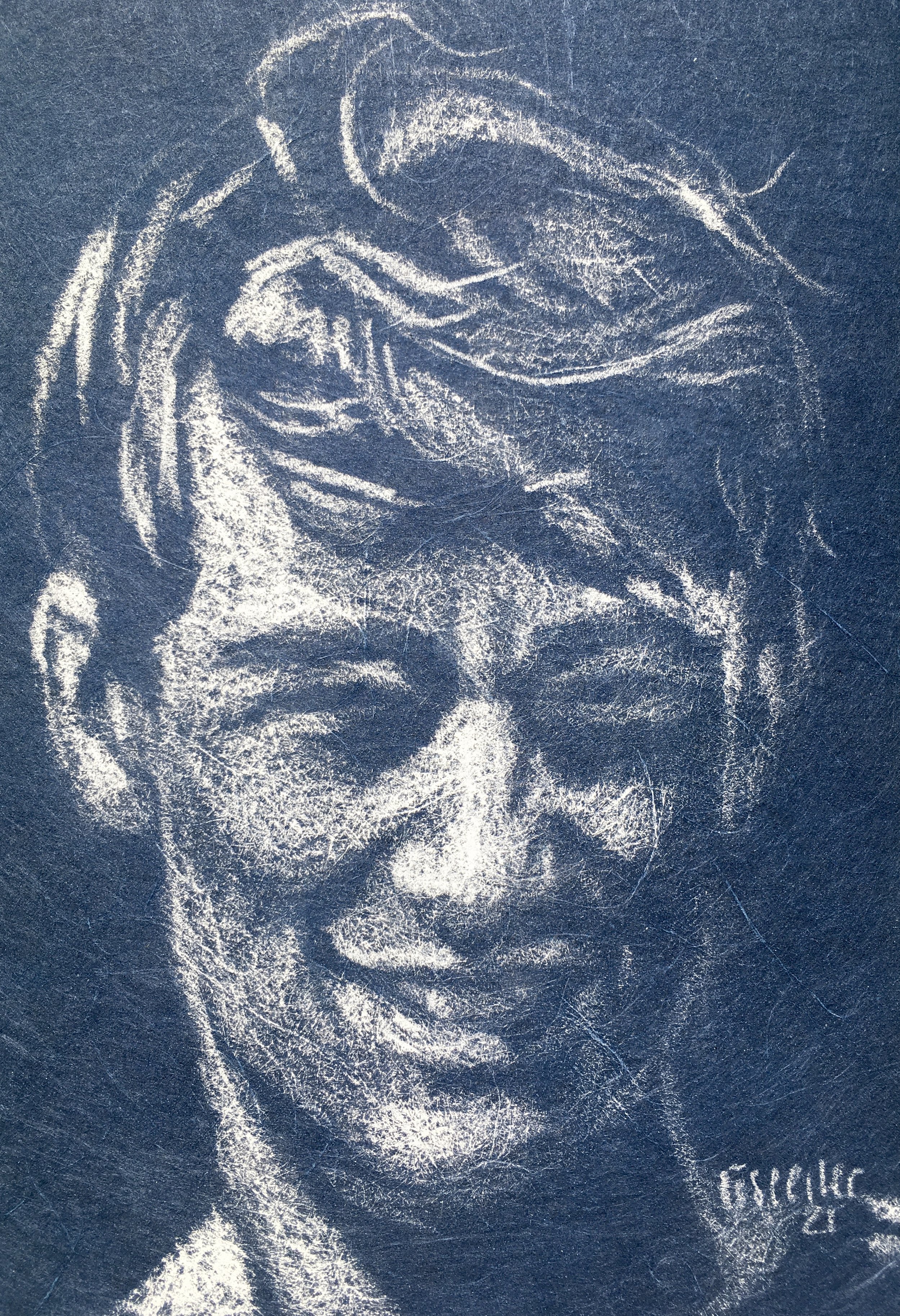 Mikkel, 2021, hvid blyant på blåt strukturpapir, 18 x 13 cm