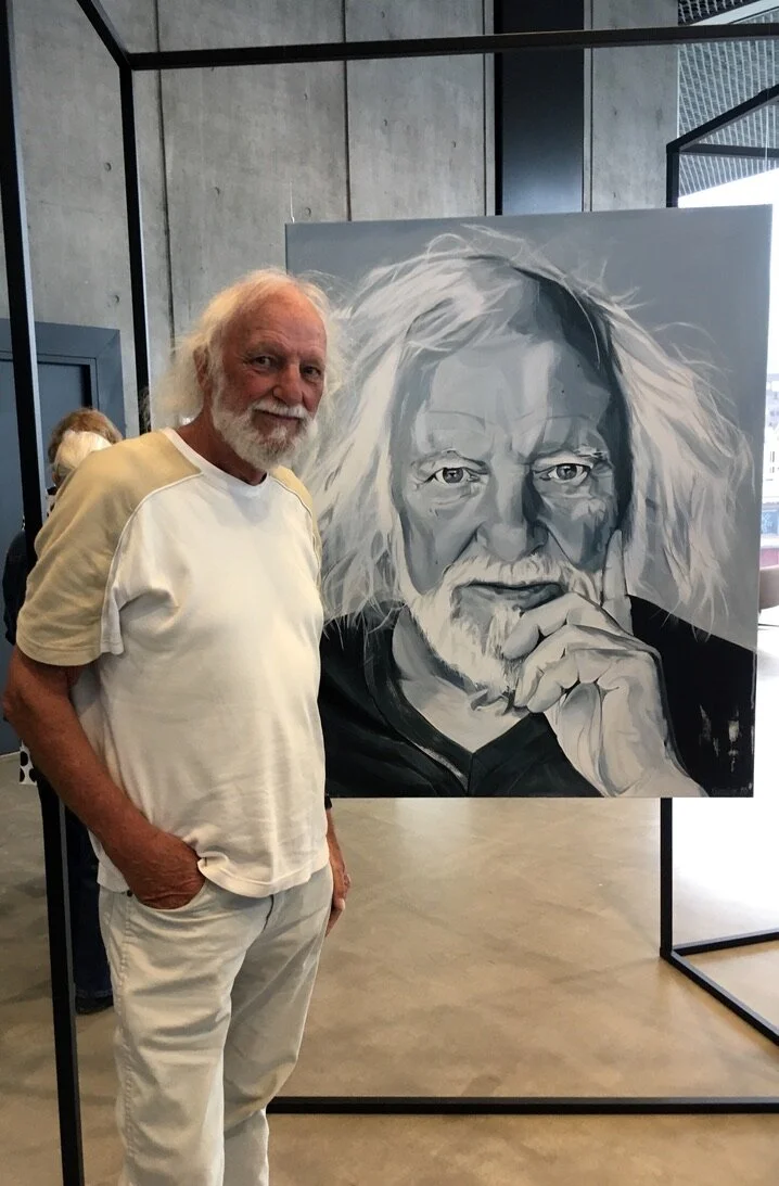 Svend Åge Madsen ved sit portræt