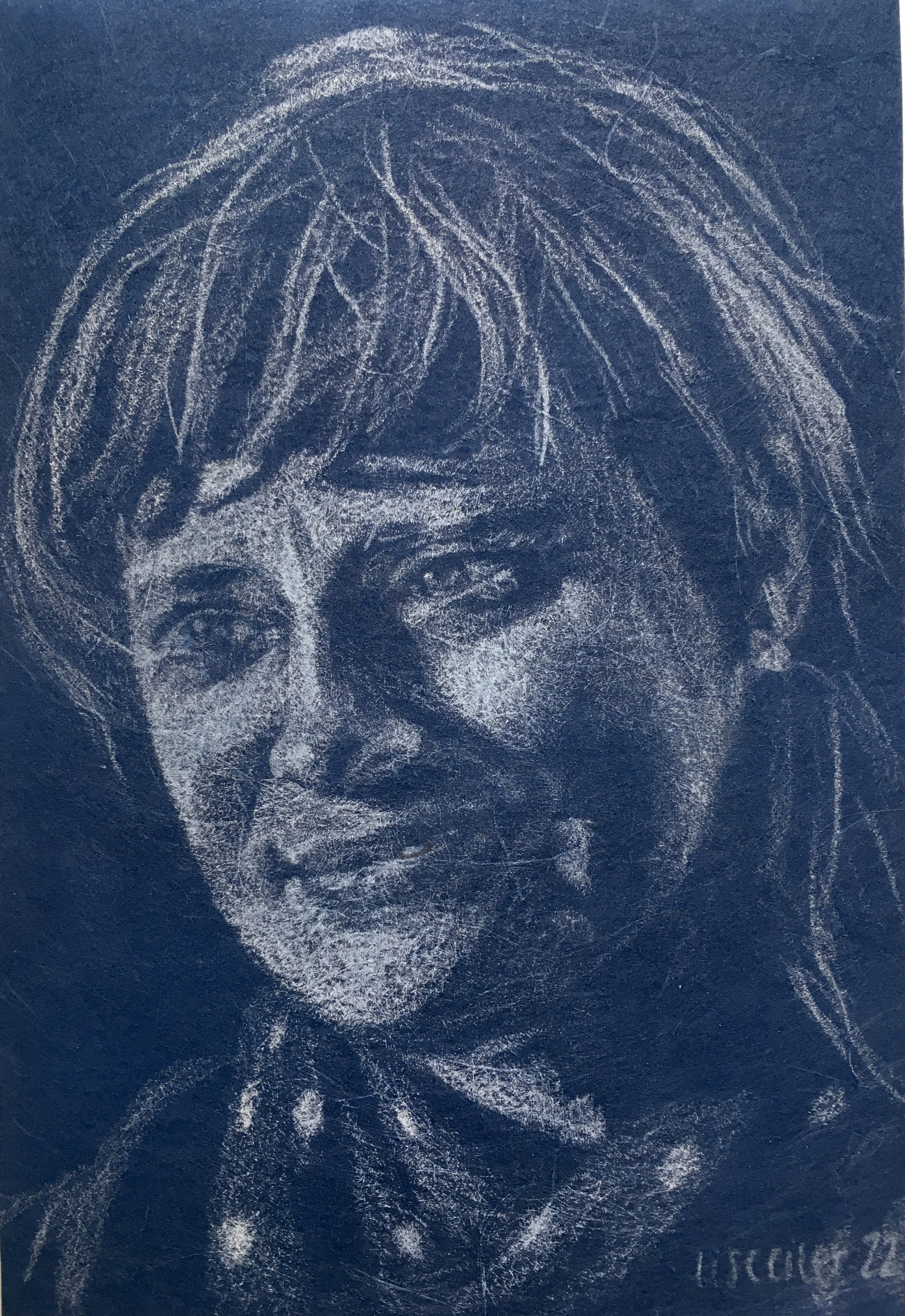 Gitte, 2022, hvid blyant på blåt strukturpapir, 18x13 cm