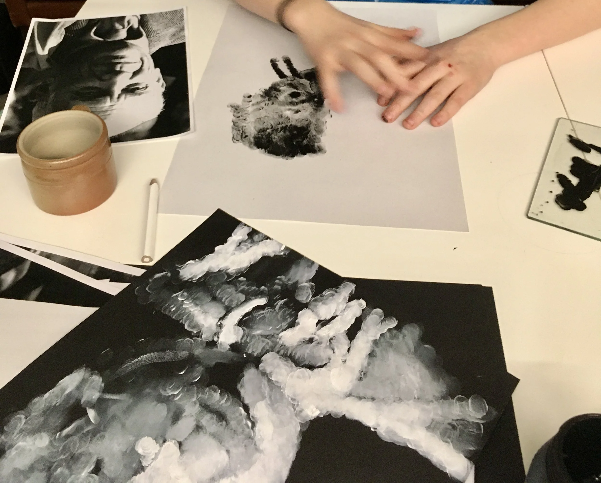 Billedskole, kunstnerportrætter med fingrene