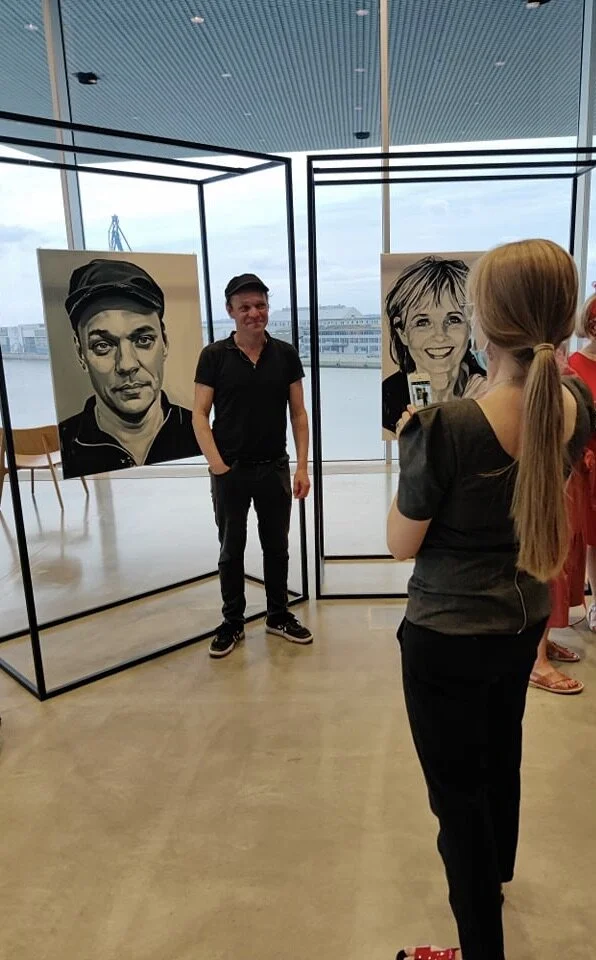 Lise Eiler fotograferer Morten Ramsland ved sit portræt