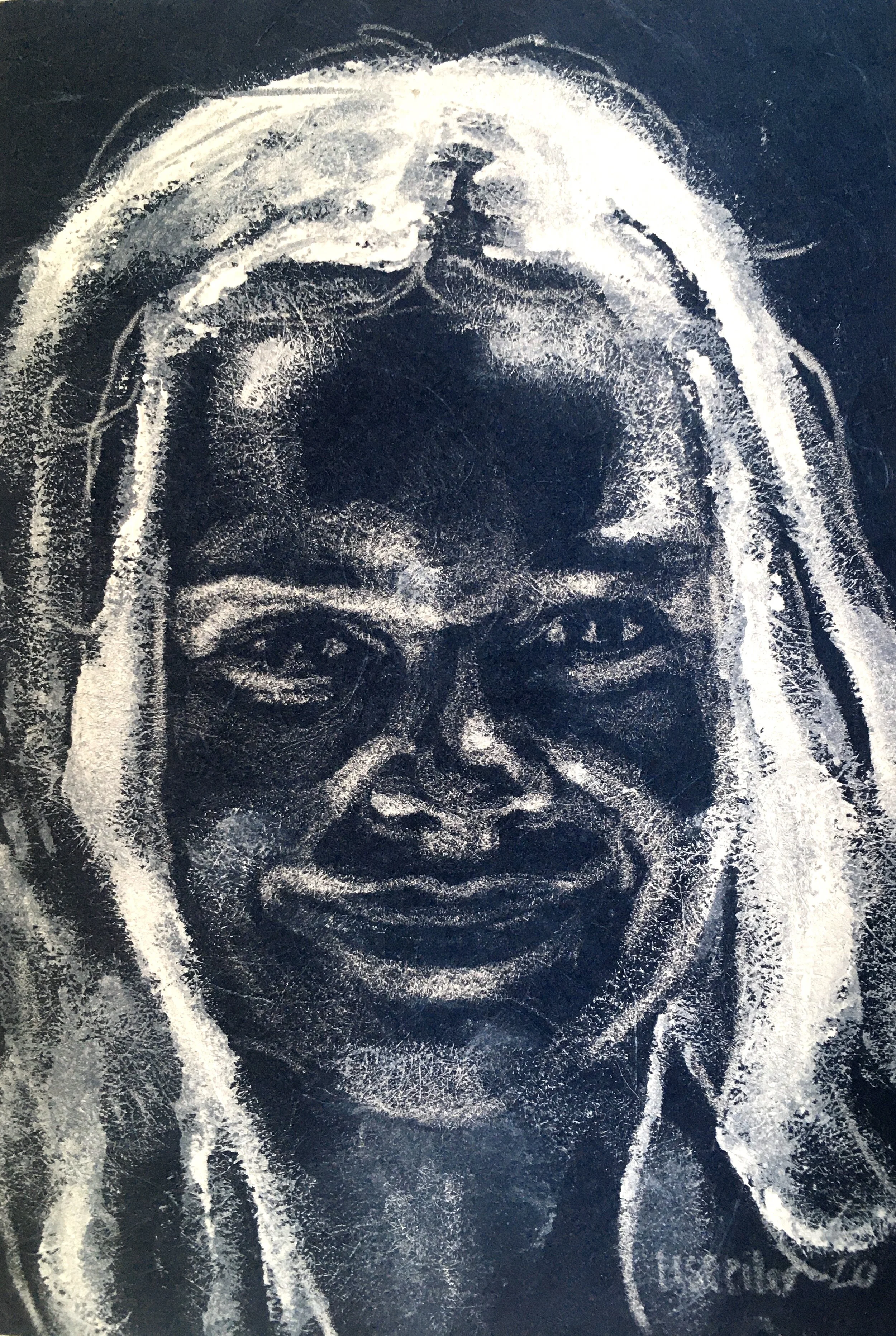 Stine, 2020,
hvid linoleumssværte på blåt strukturpapir,
malet med fingrene,
20 x 15 cm