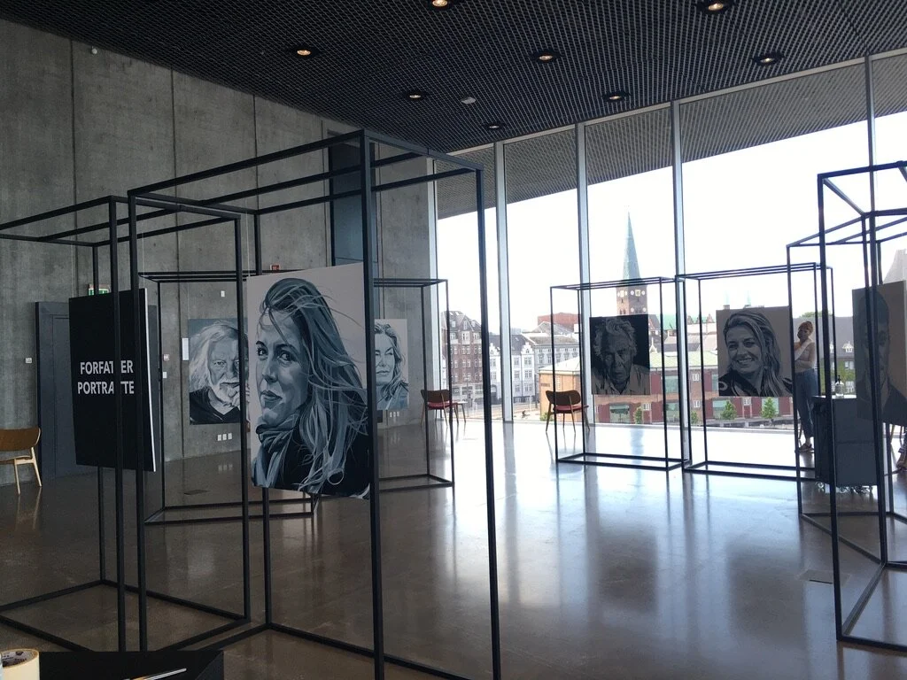 Udstillingen med Aarhus i baggrunden