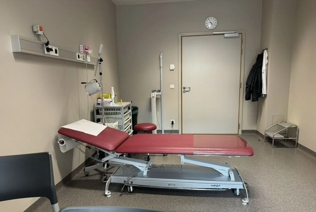 Onderzoekskamer in het ziekenhuis waar dr. Van Herck consultaties doet