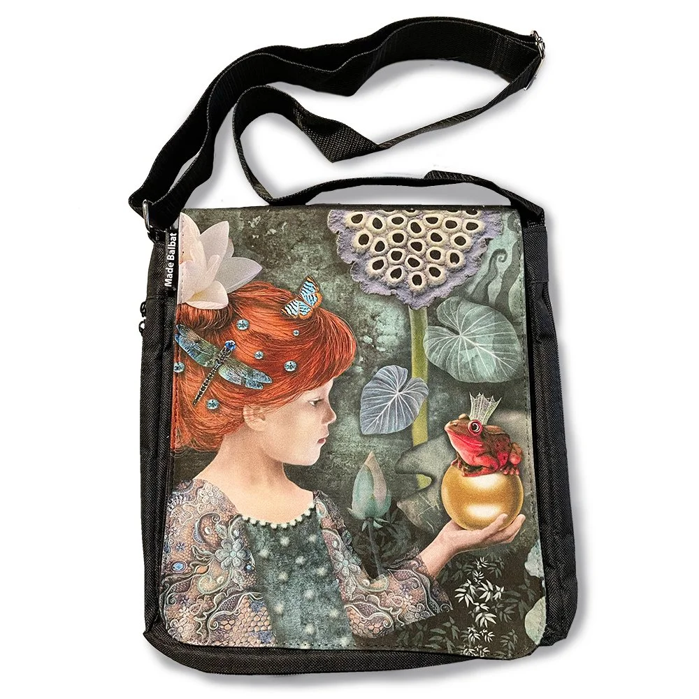 Medium shoulderbag Frogprince.jpg