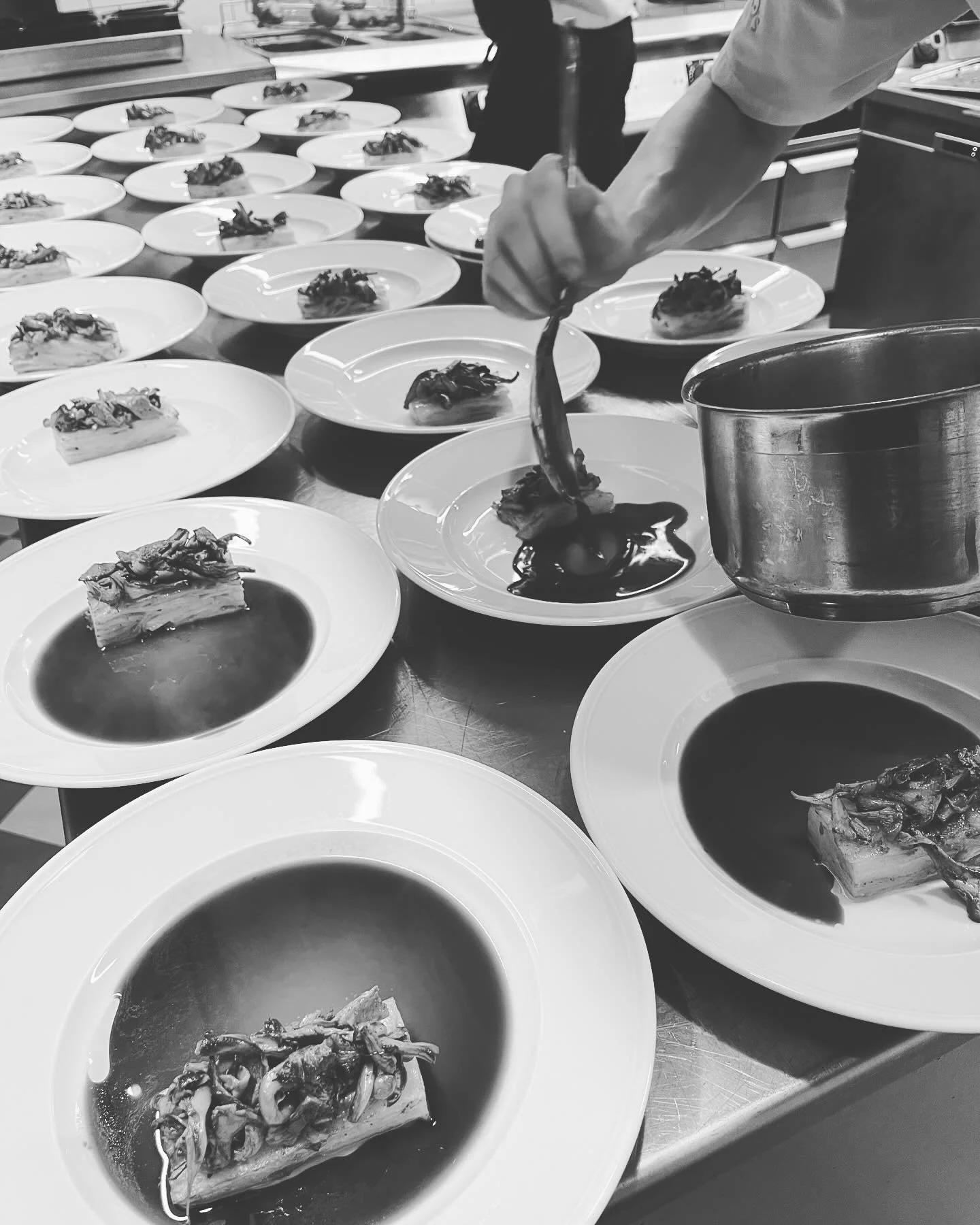 Fira hos oss p&aring; Gamla Enskede Matbod

Letar du efter den perfekta platsen f&ouml;r en f&ouml;delsedag, ett br&ouml;llop, en familjemiddag eller kanske en f&ouml;retagsmiddag? P&aring; Gamla Enskede Matbod erbjuder vi separata rum f&ouml;r s&aum