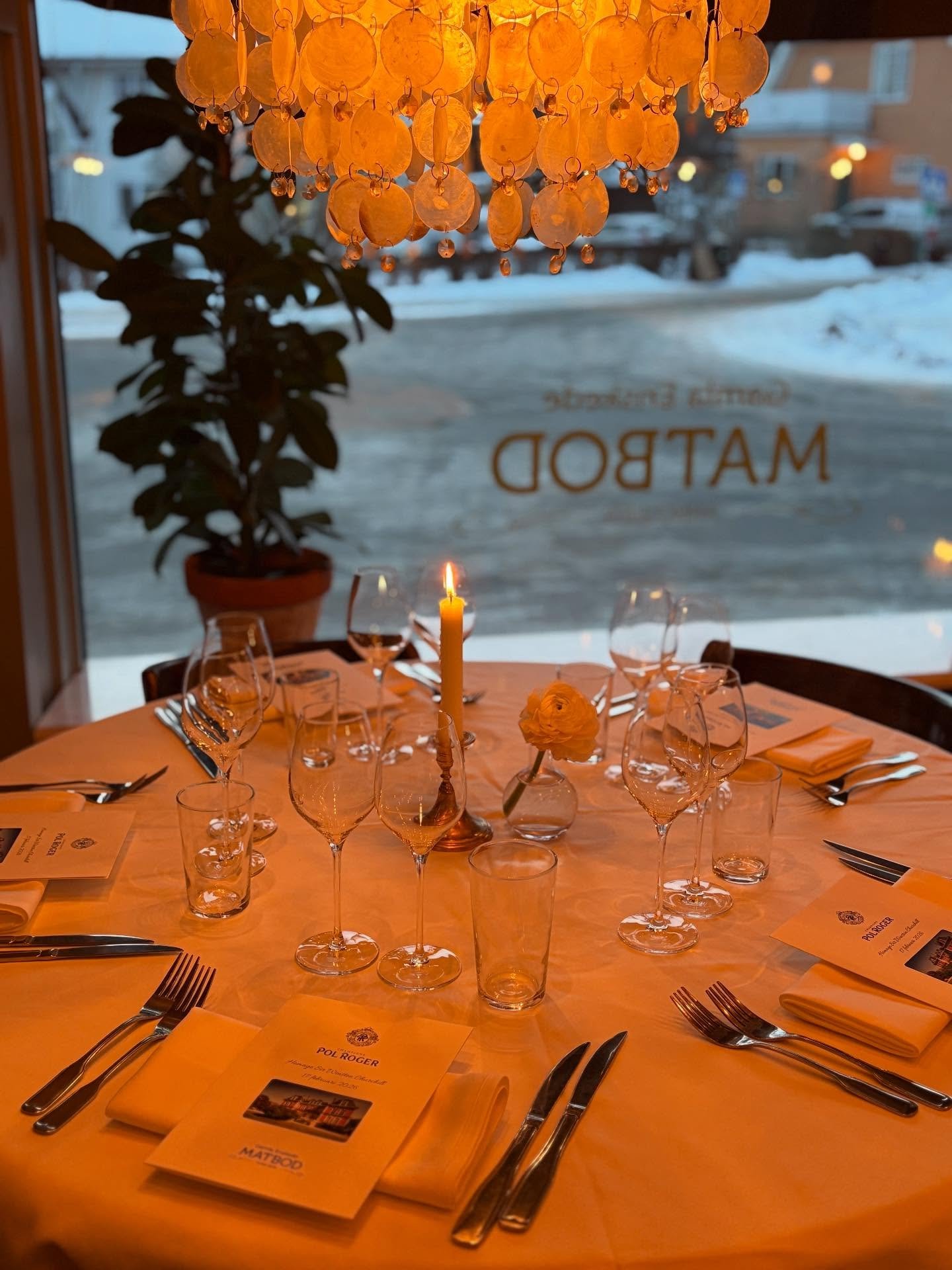 En of&ouml;rgl&ouml;mlig kv&auml;ll ig&aring;r!

Det bj&ouml;ds p&aring; exklusiv champagne och otrolig mat. Provningen leddes personligen av Bastien Collard de Billy, direkt fr&aring;n familjen bakom Pol Roger.

Tack till alla som delade denna kv&au