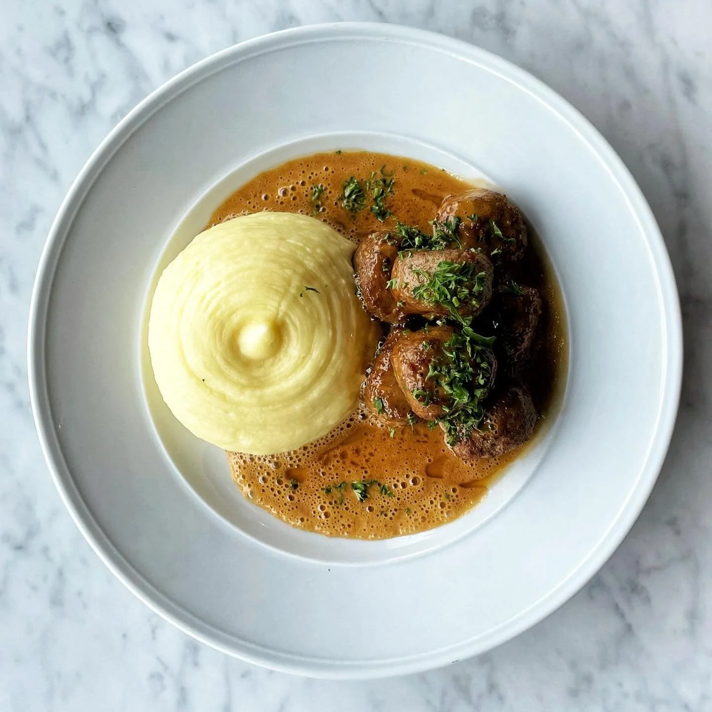 Imorgon 26/2 firar vi husmanskostens dag! Kom f&ouml;rbi och k&auml;ka v&aring;ra popul&auml;ra k&ouml;ttbullar i baren f&ouml;r endast 175kr. Varmt v&auml;lkomna!