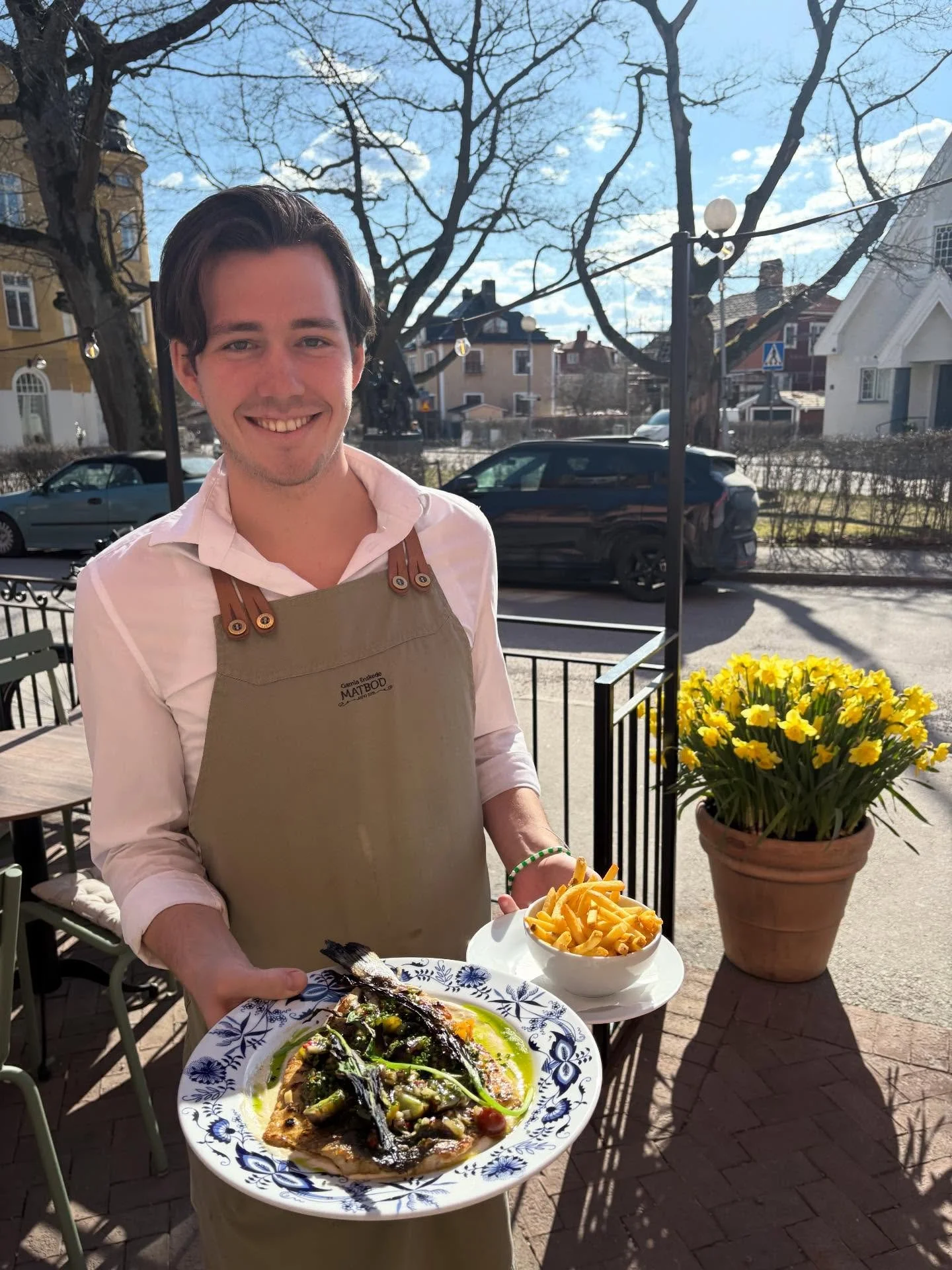 Caesar presenterar stolt v&aring;r nya r&auml;tt!

Kom f&ouml;rbi och testa grillad havsaborre med grekisk tarama, tomatsallad och pommes frites. 
Vi ses!