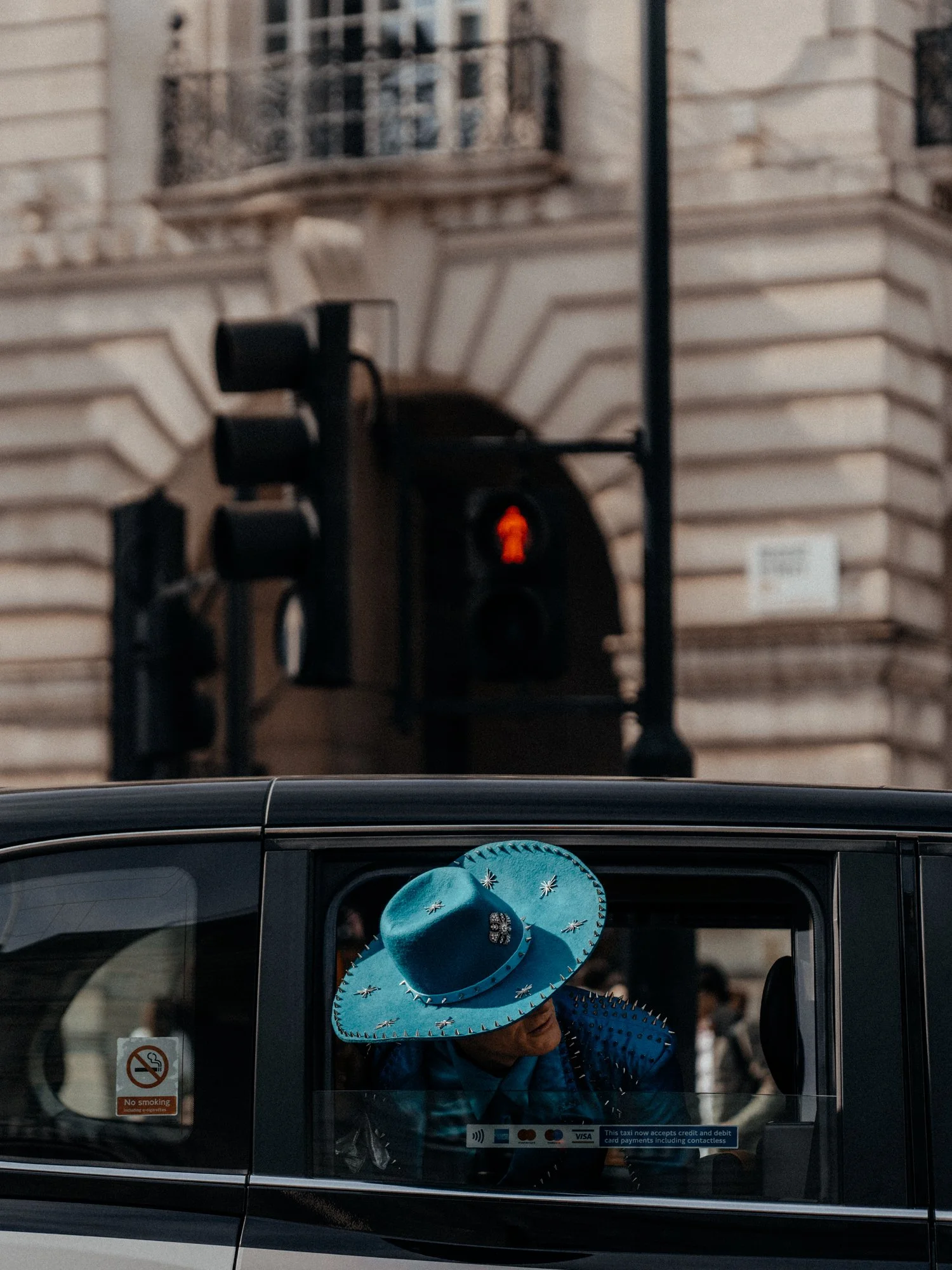 Taxi Piccadilly Circus.jpg