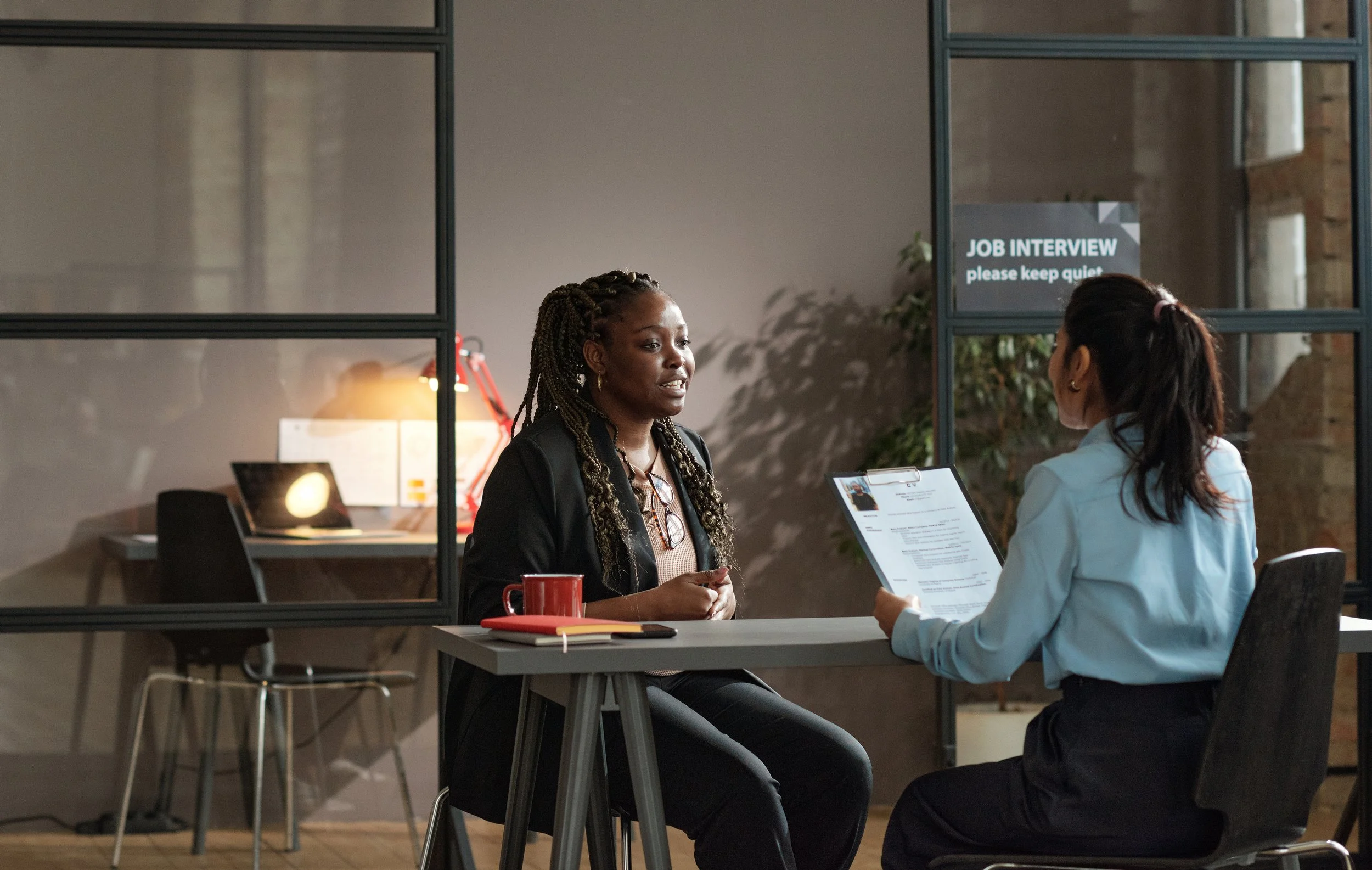 Woman_Talking_To_Manager_At_Job_Interview_original_2319112.jpg