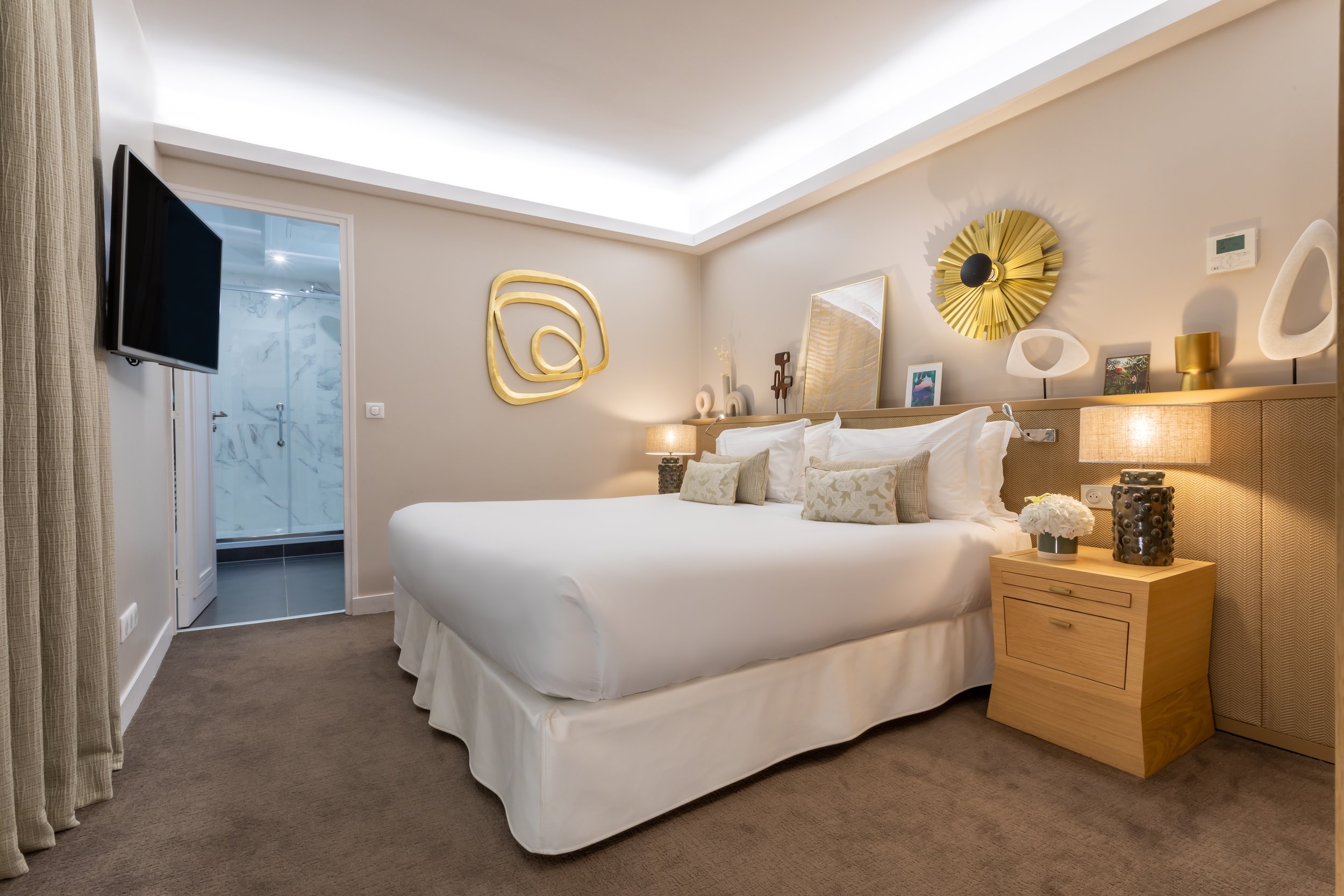Hotel Camille Paris Gare de Lyon Tapestry Collection by Hilton - Suite Signature 2 - Bedroom 1.jpg