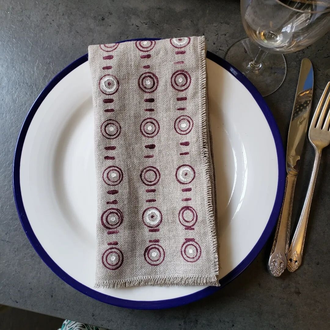 Handprinted pure linen napkins. Only @eastfallsfarmersmarket this Saturday. The sustainable choice. Reusable. Swipe for Indigo version. Super soft premium twill linen. 

DM Megan for custom color options or deliver to Ambler or Swarthmore Markets.

S