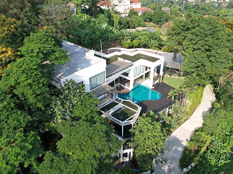 gallery_lavish_mansions_4.jpg