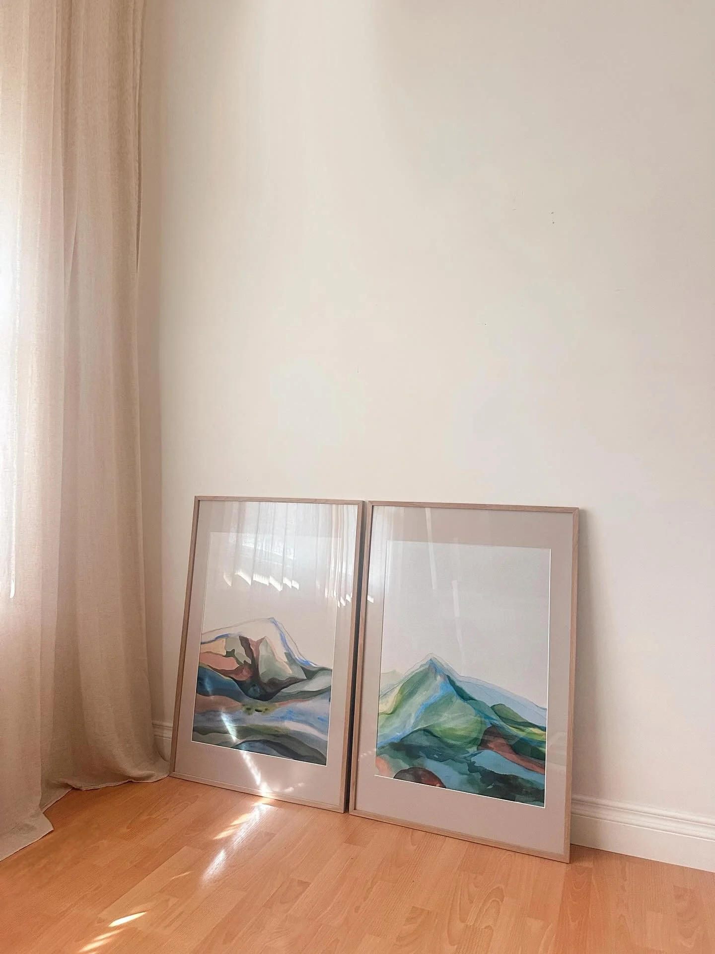 Always a good day getting prints in frames 💫 

20 x 28&rdquo; prints of &lsquo;air to breathe&rsquo; and &lsquo;time to roam&rsquo; in 24 x 36&rdquo; natural oak frames